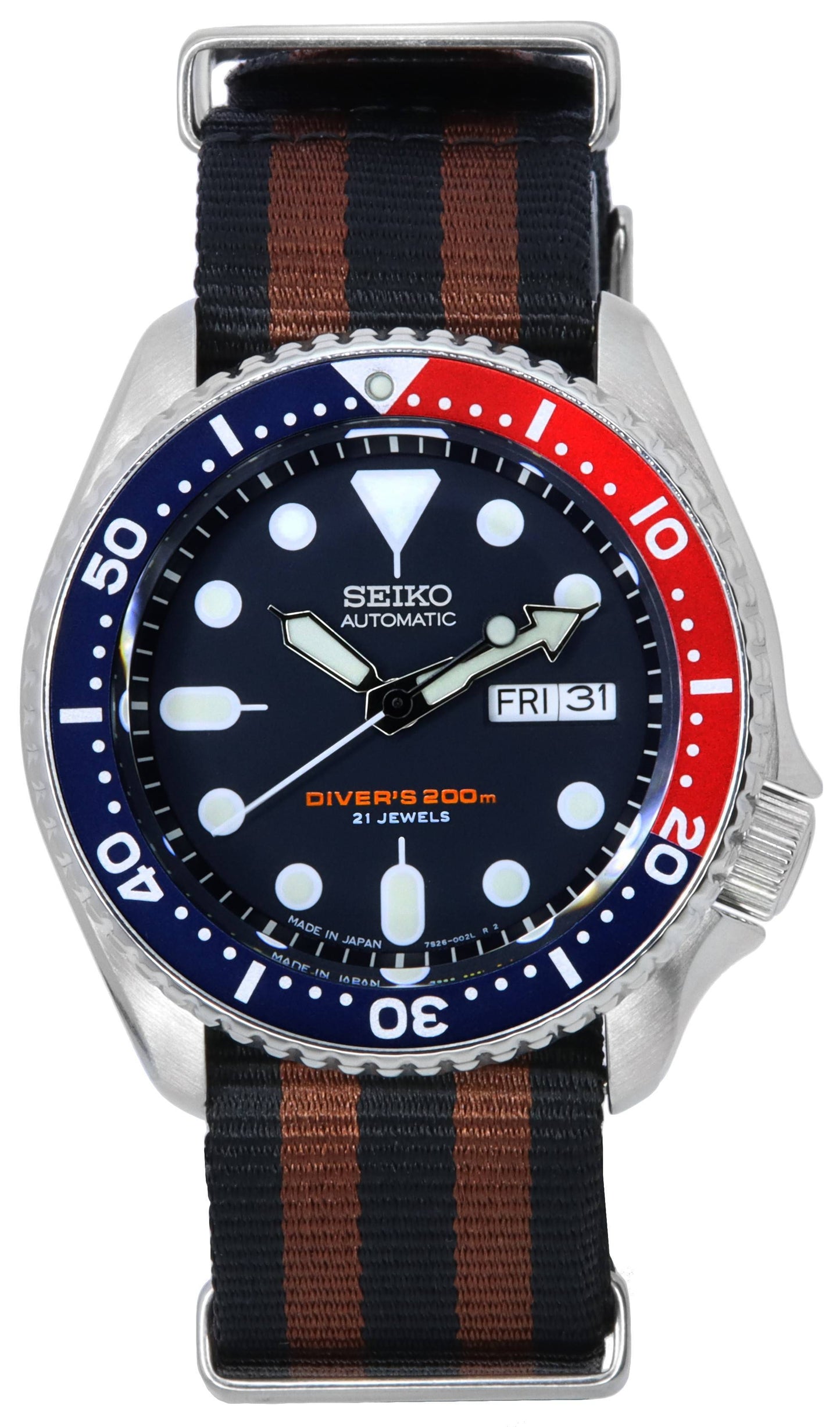 Seiko Blue Dial Automatic Diver's 200M Stainless Steel. A brand-new Seiko watch featuring a Blue dial. Side view.