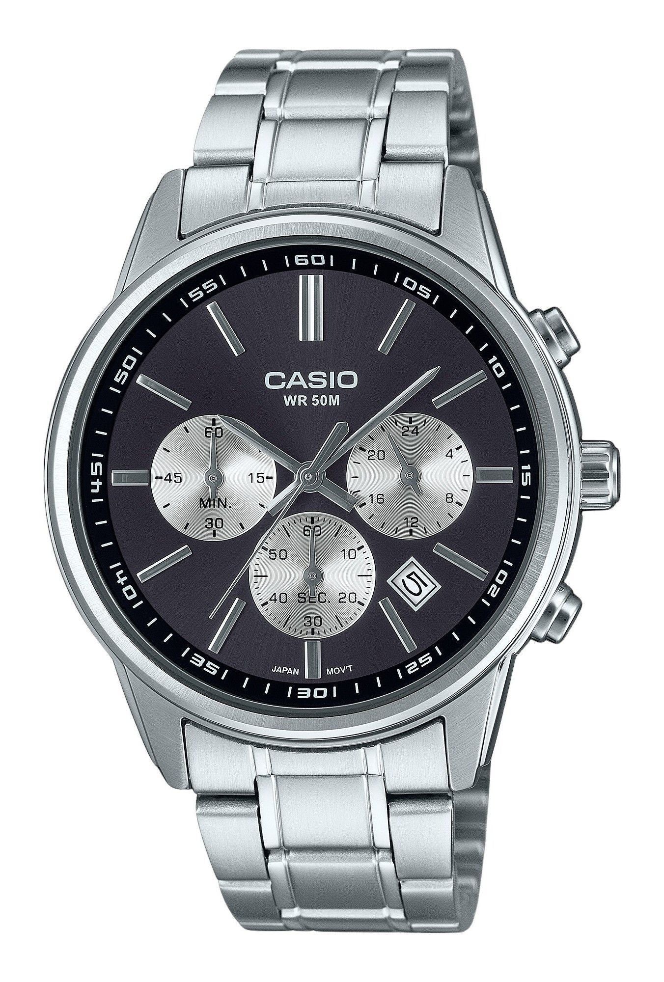 Casio Standard Quartz movement Grey Stainless steel Male MTP-E515D-1AV. A brand-new Casio Standard watch featuring a Grey dial and a Stainless steel strap. Angled view.
