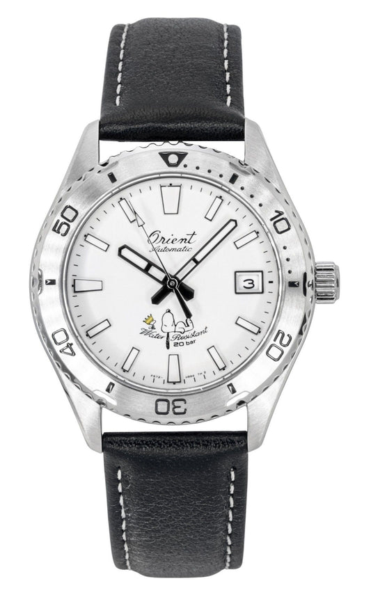 Orient Mako Automatic movement White Leather Male RA-AC0Q08S. A brand-new Orient Mako watch featuring a White dial and a Leather strap. Side view.