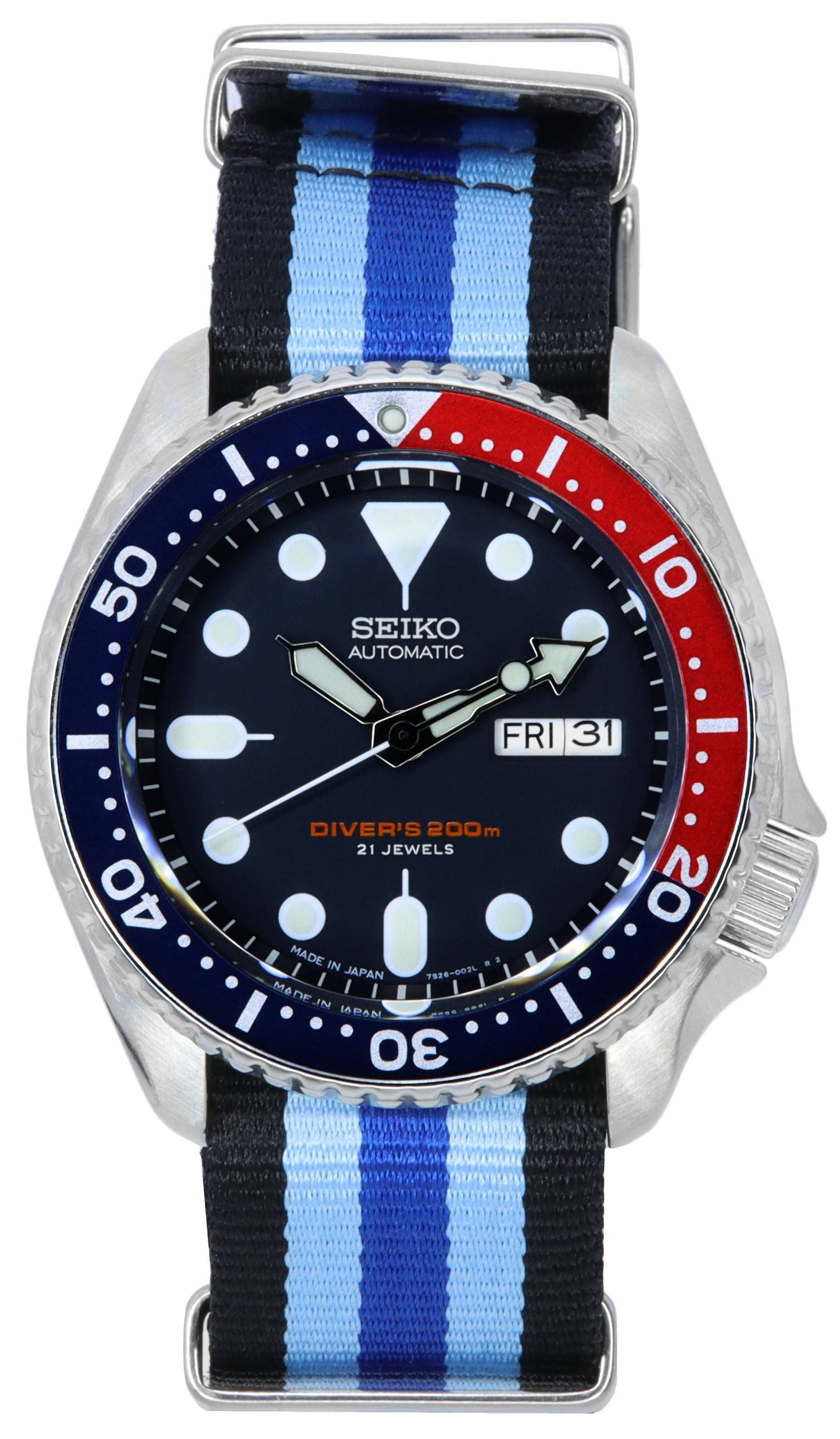 Seiko Automatic movement Blue Male SKX009J1-var-NATO20. A brand-new Seiko watch featuring a Blue dial. Side view.