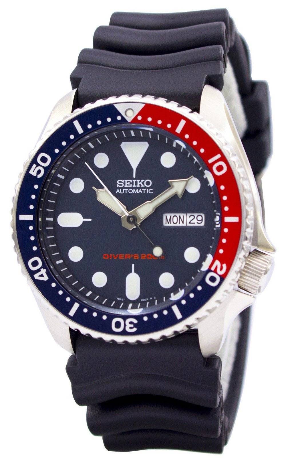Seiko Automatic movement White Rubber Male SKX009K1. A brand-new Seiko watch featuring a White dial and a Rubber strap. Front view.
