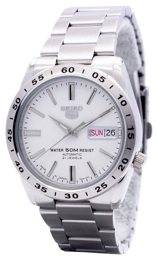 Seiko Automatic movement White Stainless steel Male SNKD97J1. A brand-new Seiko watch featuring a White dial and a Stainless steel strap. Side view.