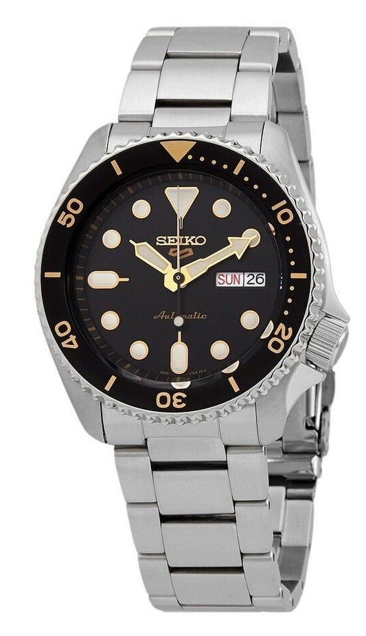 Seiko 5 Sports Automatic movement White Stainless steel Male SRPD57K1. A brand-new Seiko 5 Sports watch featuring a White dial and a Stainless steel strap. Angled view.