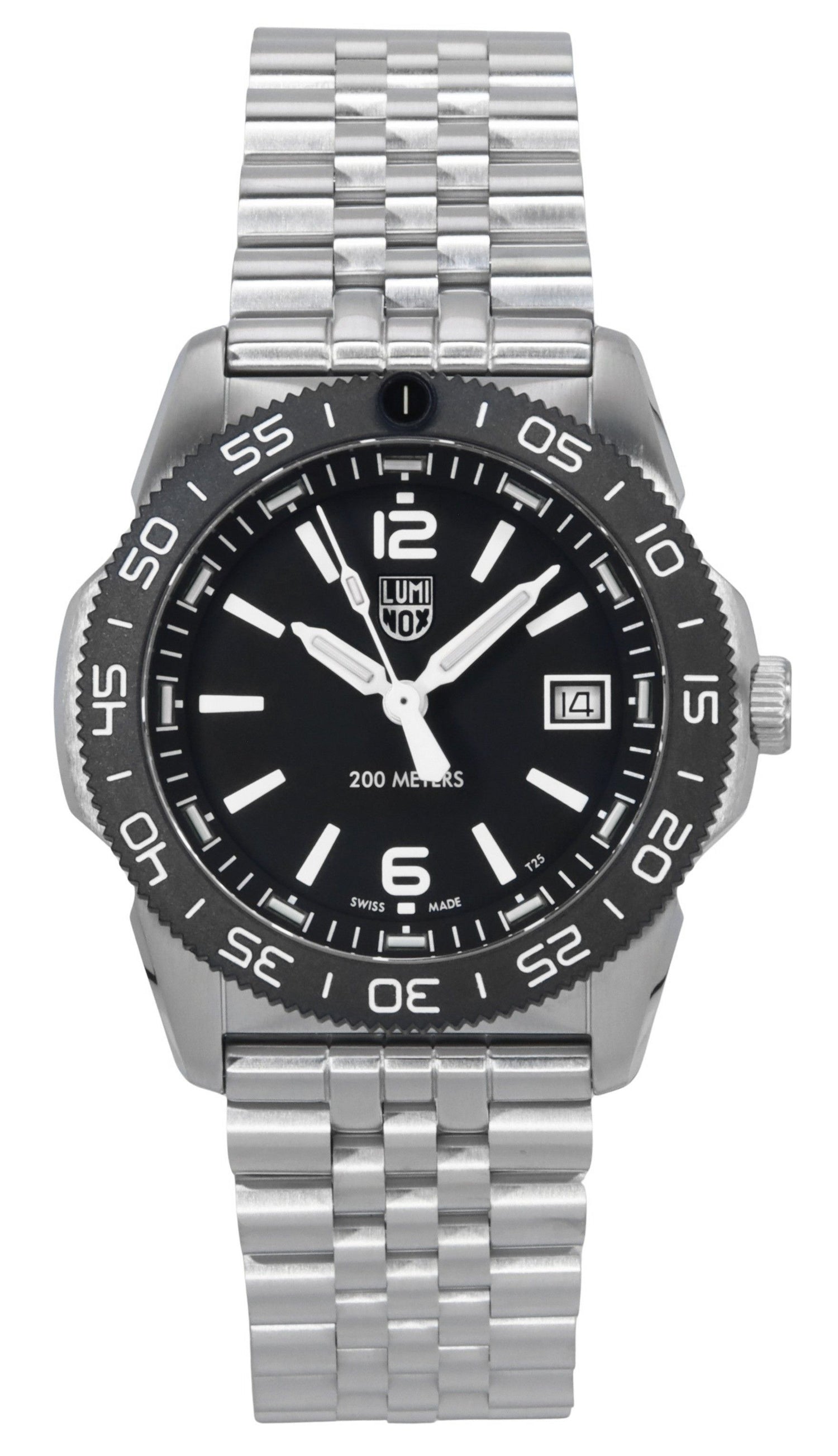 Luminox Quartz movement Black Stainless steel Male XS.3122M.1. A brand-new Luminox watch featuring a Black dial and a Stainless steel strap. Angled view.