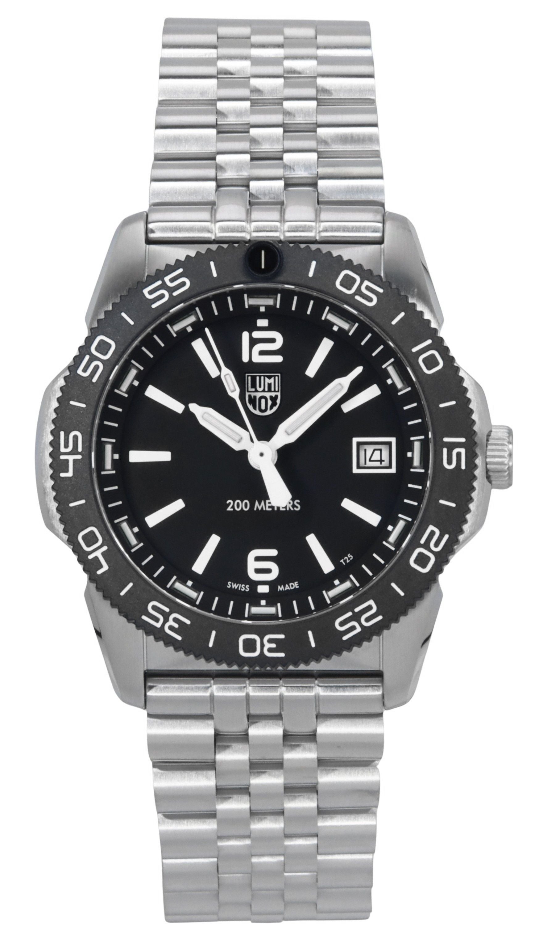 Luminox Quartz movement Black Stainless steel Male XS.3122M.1. A brand-new Luminox watch featuring a Black dial and a Stainless steel strap. Angled view.