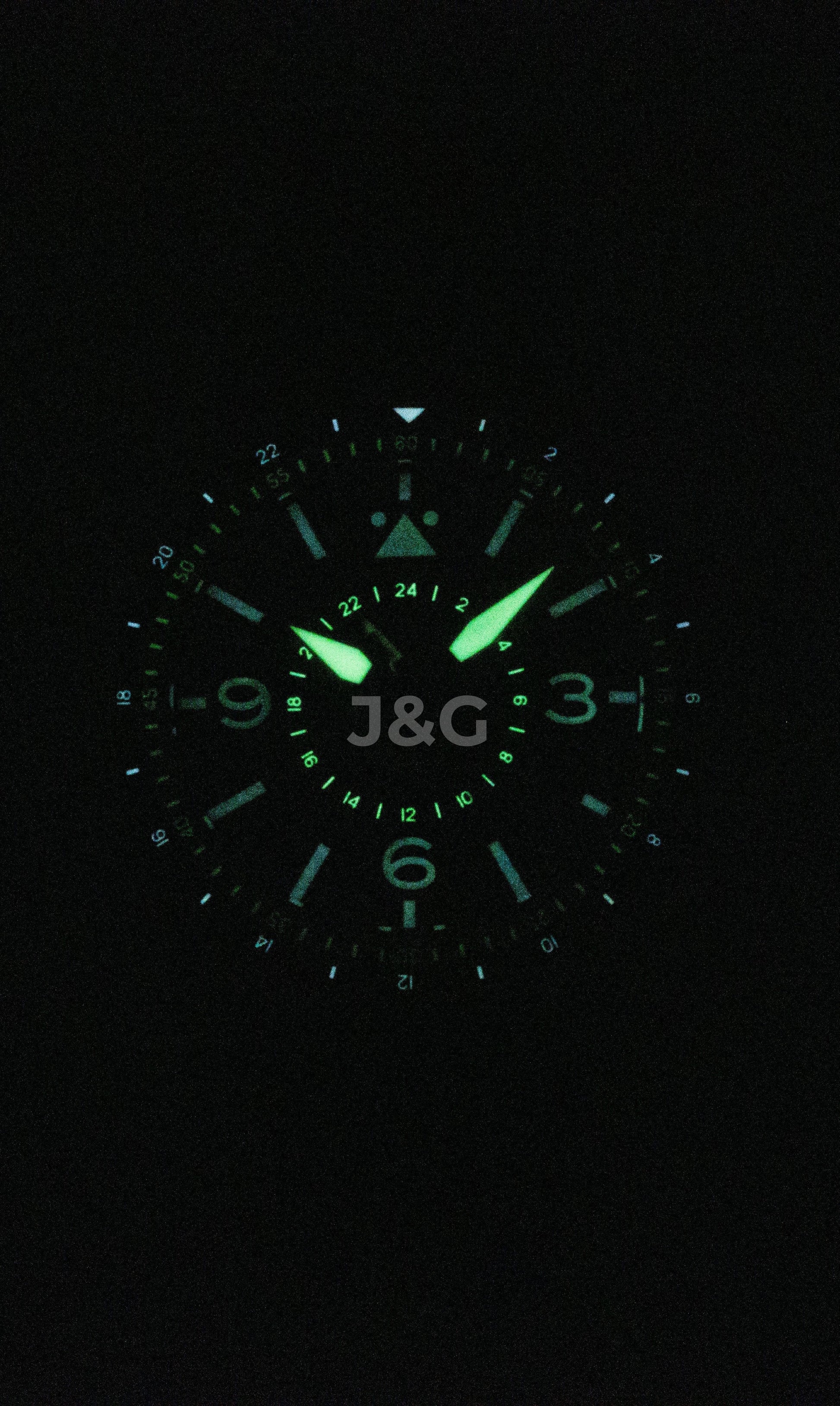 AVI-8 Flyboy Airmaster Automatic movement Black Leather Male AV-4128-01. A brand-new AVI-8 Flyboy watch featuring a Black dial and a Leather strap. Front view. - view 2