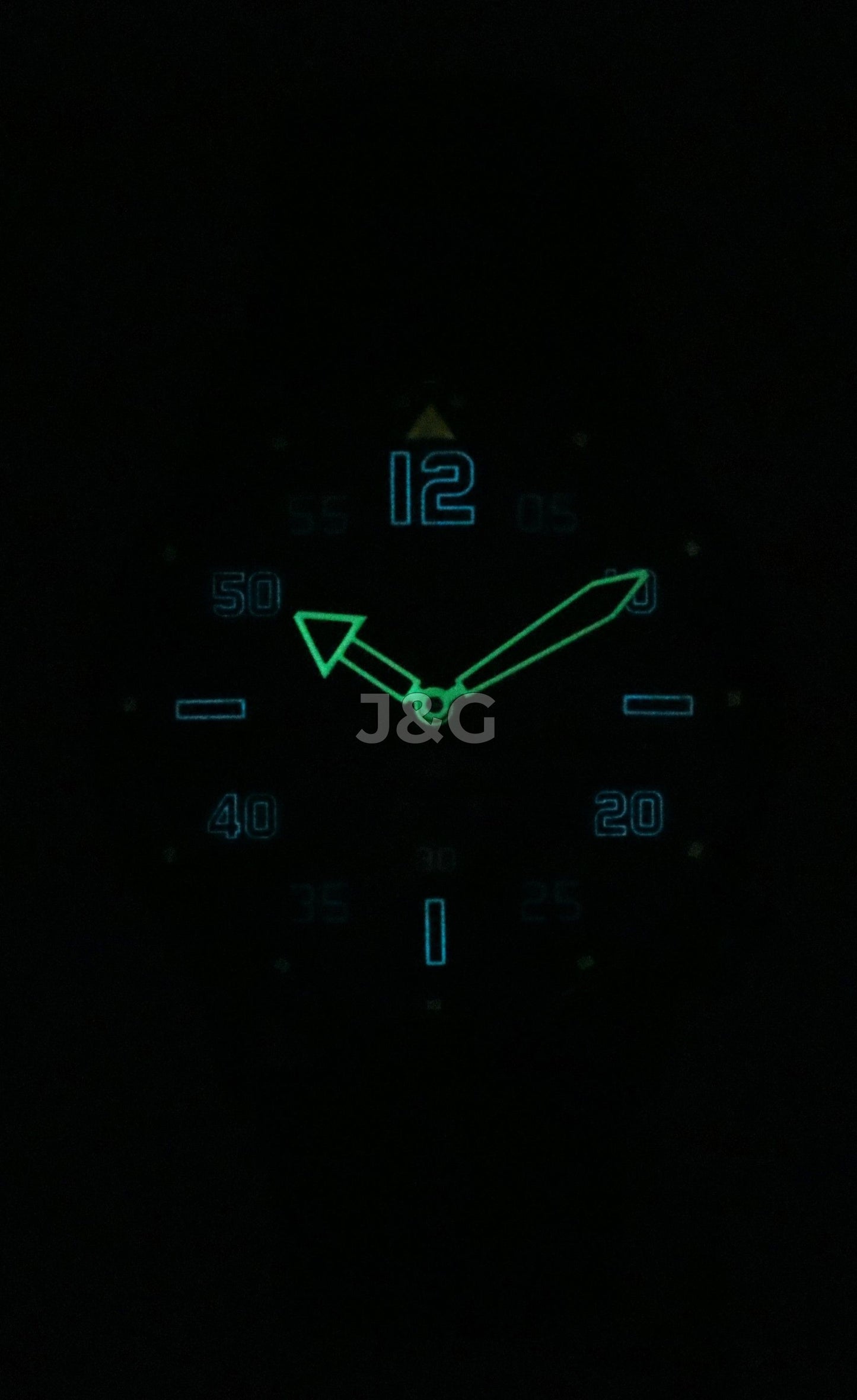 AVI-8 Hawker Automatic movement Grey Leather Male AV-4119-03. A brand-new AVI-8 Hawker watch featuring a Grey dial and a Leather strap. Front view. - view 2