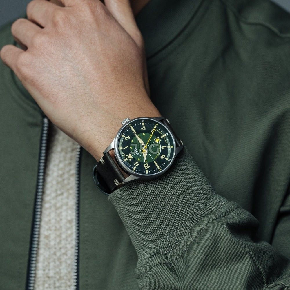 AVI-8 Hawker Hurricane Automatic movement Green Leather Male AV-4094-03. A brand-new AVI-8 Hawker watch featuring a Green dial and a Leather strap. Angled view. - view 5