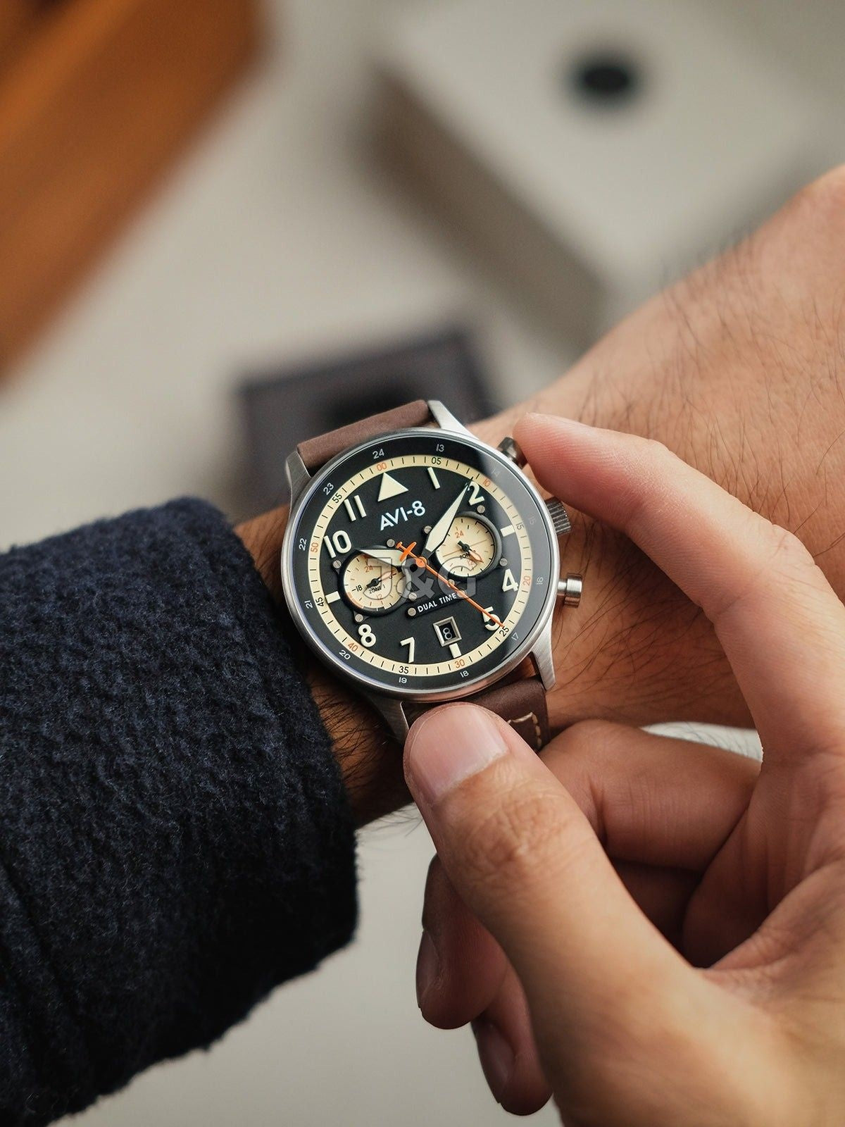 AVI-8 Hawker Hurricane Date display Black Leather Male AV-4088-01. A brand-new AVI-8 Hawker watch featuring a Black dial and a Leather strap. Front view. - view 4