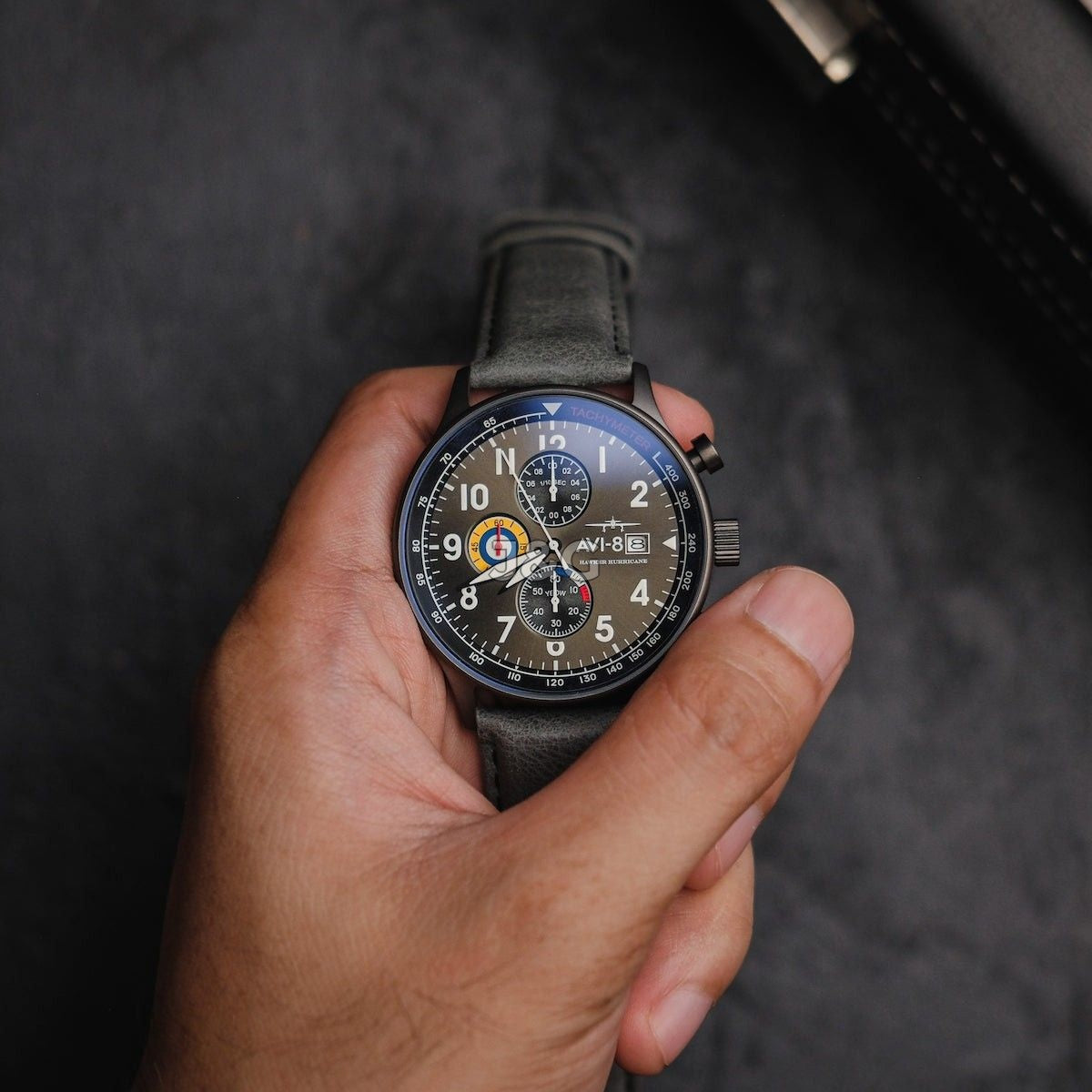 AVI-8 Hawker Hurricane Date display White Leather Male AV-4011-0D. A brand-new AVI-8 Hawker watch featuring a White dial and a Leather strap. Side view. - view 3