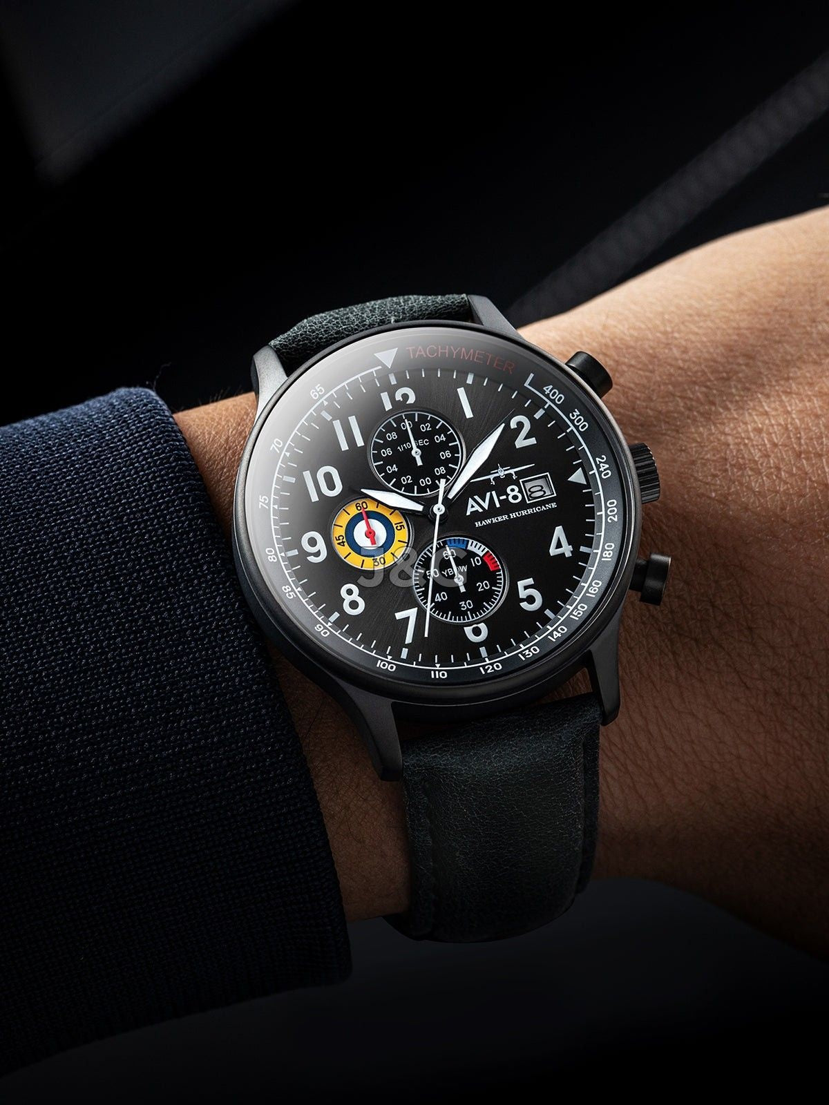 AVI-8 Hawker Hurricane Date display White Leather Male AV-4011-0D. A brand-new AVI-8 Hawker watch featuring a White dial and a Leather strap. Side view. - view 4