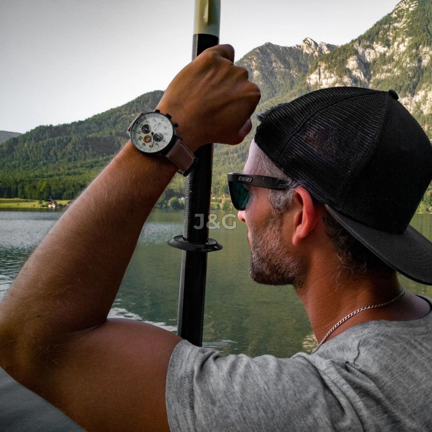 AVI-8 Hawker Hurricane Quartz movement Beige Male AV-4011-0C. A brand-new AVI-8 Hawker watch featuring a Beige dial. Angled view. - view 5