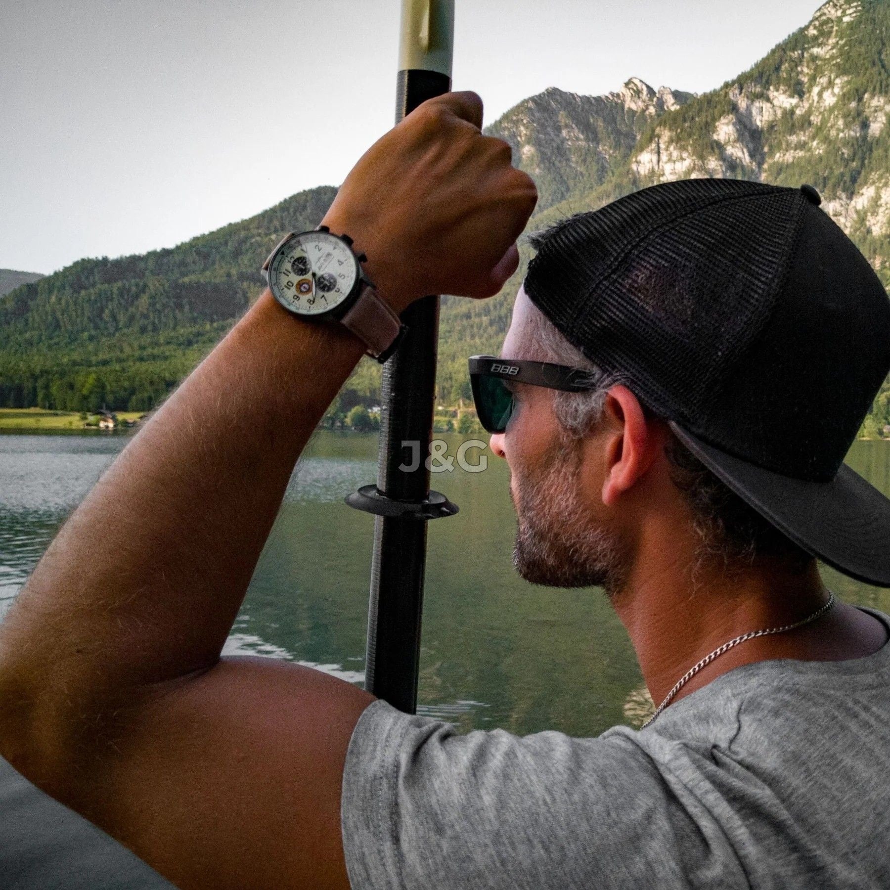 AVI-8 Hawker Hurricane Quartz movement Beige Male AV-4011-0C. A brand-new AVI-8 Hawker watch featuring a Beige dial. Angled view. - view 5