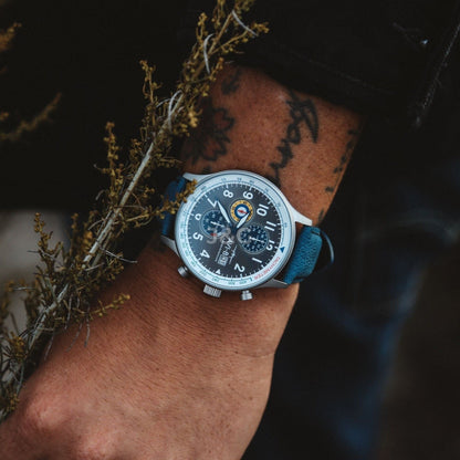 AVI-8 Hawker Hurricane Quartz movement Grey Leather Male AV-4011-0F. A brand-new AVI-8 Hawker watch featuring a Grey dial and a Leather strap. Side view. - view 5