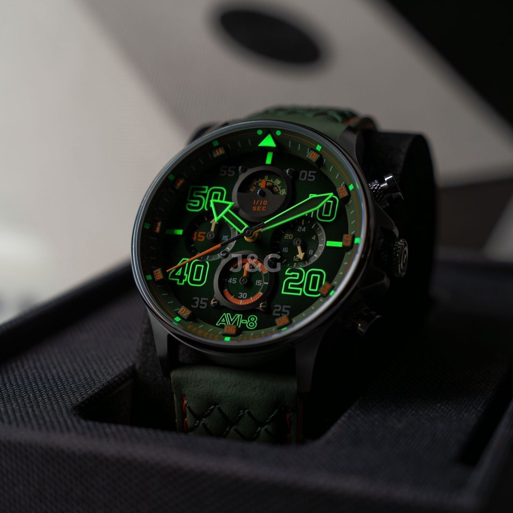 AVI-8 Hawker Luminous hands Green Leather Male AV-4093-0D. A brand-new AVI-8 Hawker watch featuring a Green dial and a Leather strap. Side view. - view 2