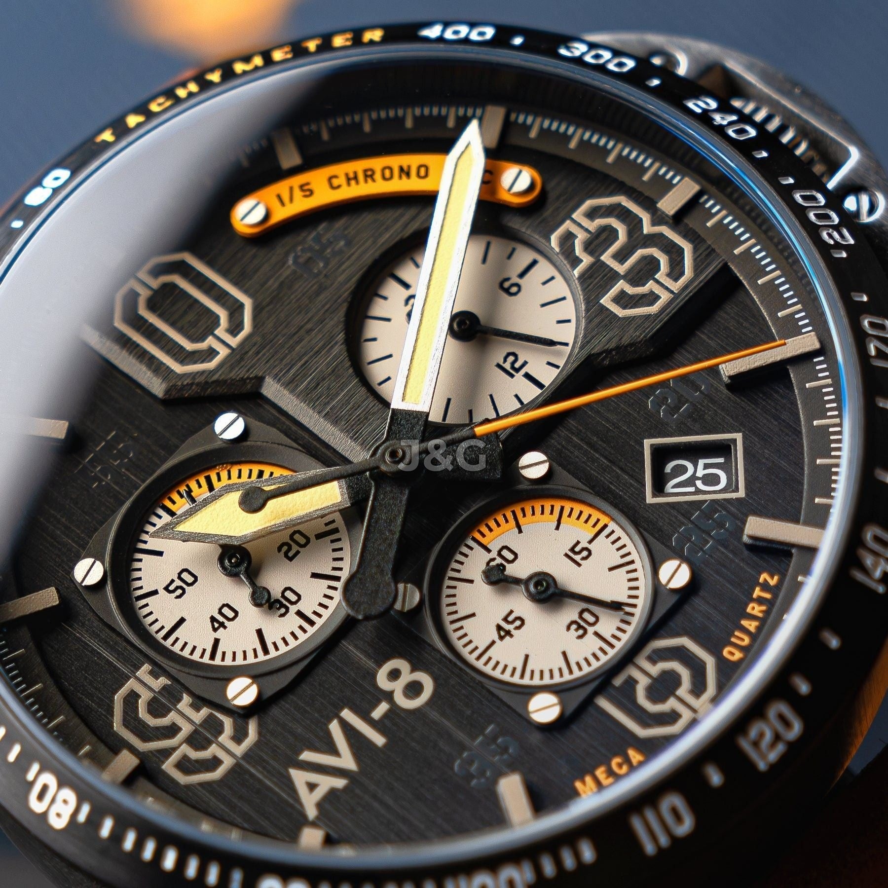 AVI-8 P-51 Mustang Blakeslee Quartz movement Black Male AV-4077-07. A brand-new AVI-8 P-51 Mustang watch featuring a Black dial. Side view. - view 3