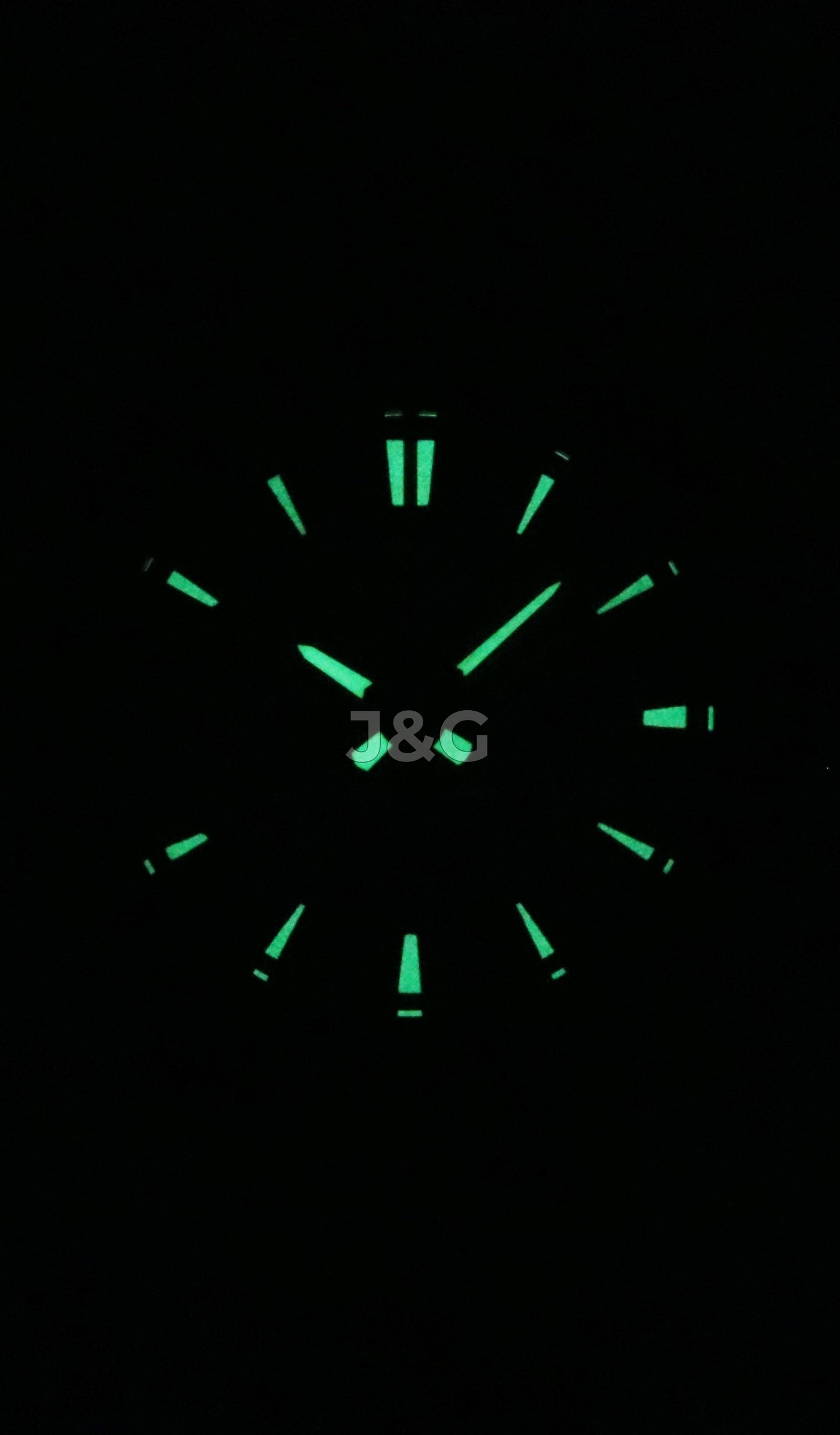 Casio Edifice Alarm Black Stainless steel Male ECB-2200RC-1A9. A brand-new Casio Edifice watch featuring a Black dial and a Stainless steel strap. Side view. - view 2