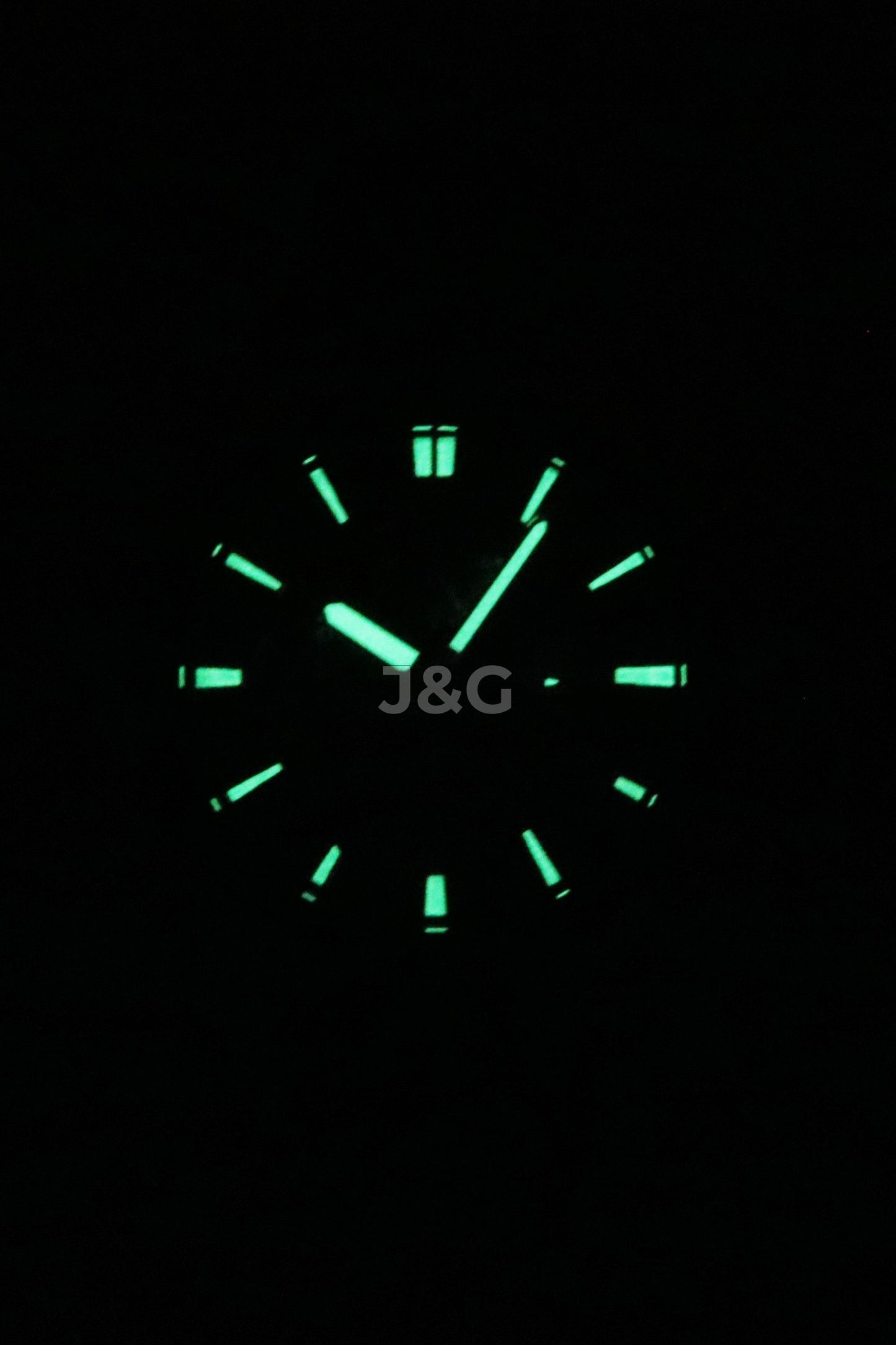 Casio Edifice Chronograph function Burgundy Leather Male EQS-950BL-5A. A brand-new Casio Edifice watch featuring a Burgundy dial and a Leather strap. Side view. - view 2