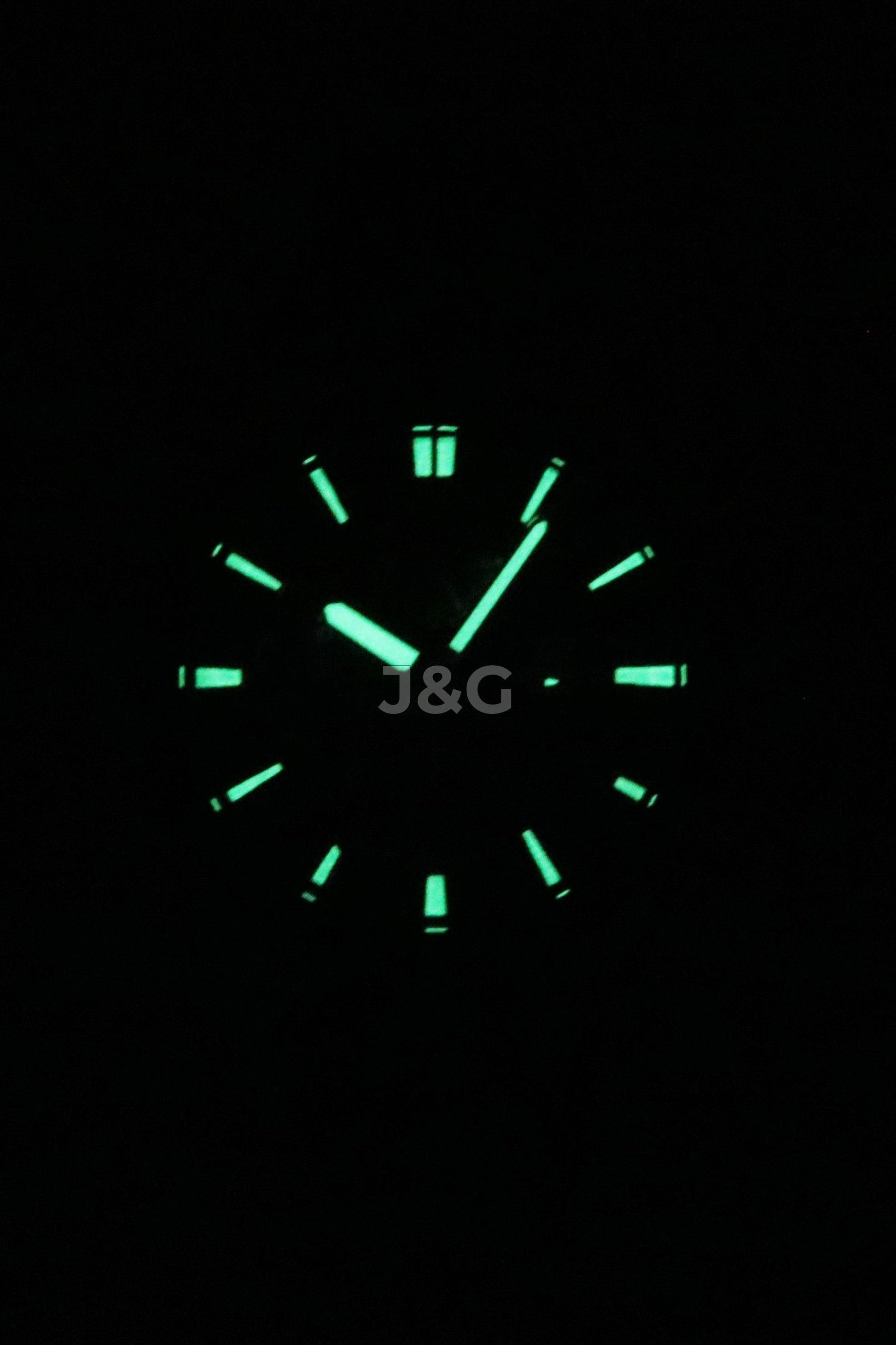 Casio Edifice Chronograph function Burgundy Leather Male EQS-950BL-5A. A brand-new Casio Edifice watch featuring a Burgundy dial and a Leather strap. Side view. - view 2