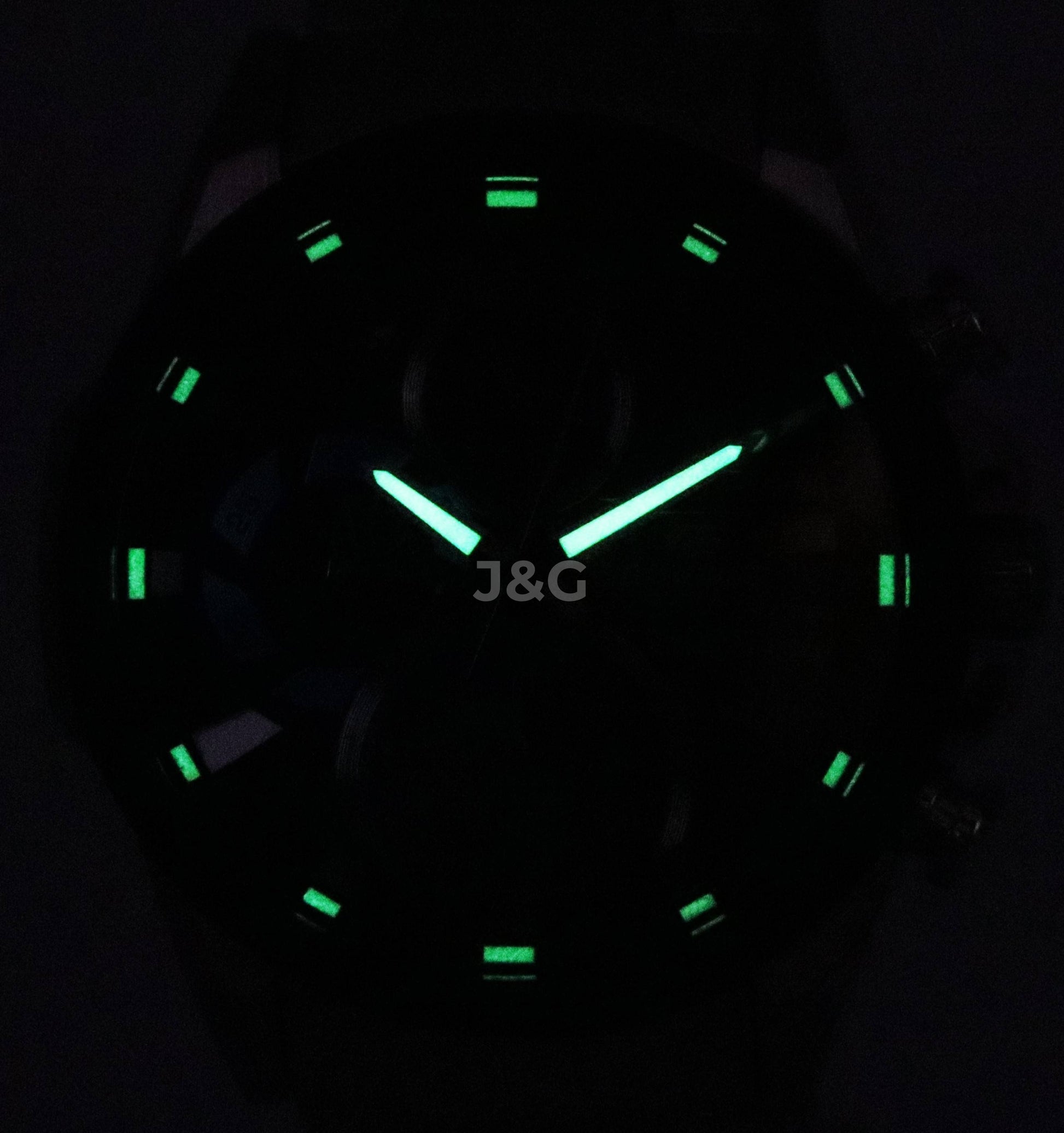 Casio Edifice Date display White Stainless steel Male EQS-940DB-1B. A brand-new Casio Edifice watch featuring a White dial and a Stainless steel strap. Side view. - view 2