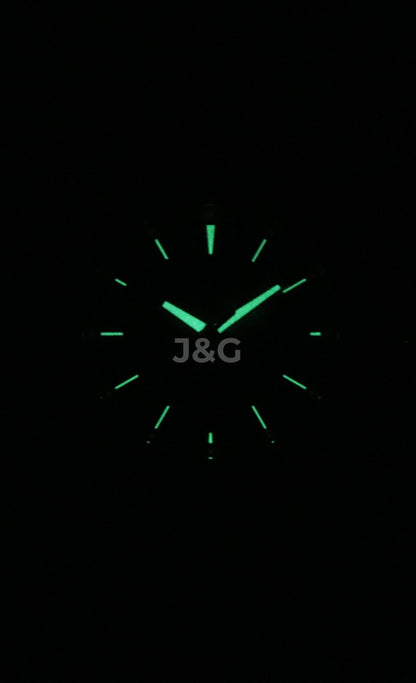 Casio Edifice Quartz movement Black Leather Male EFR-552L-5A. A brand-new Casio Edifice watch featuring a Black dial and a Leather strap. Side view. - view 2