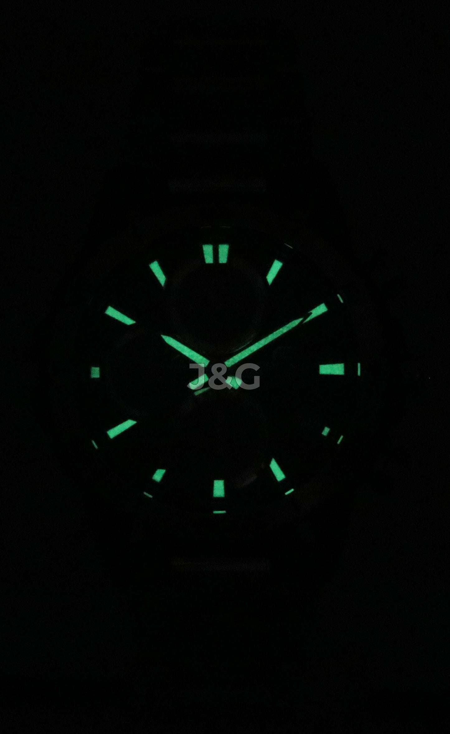 Casio Edifice Sospensione Chronograph function Grey Stainless steel Male EQS-960D-1AV. A brand-new Casio Edifice watch featuring a Grey dial and a Stainless steel strap. Angled view. - view 2