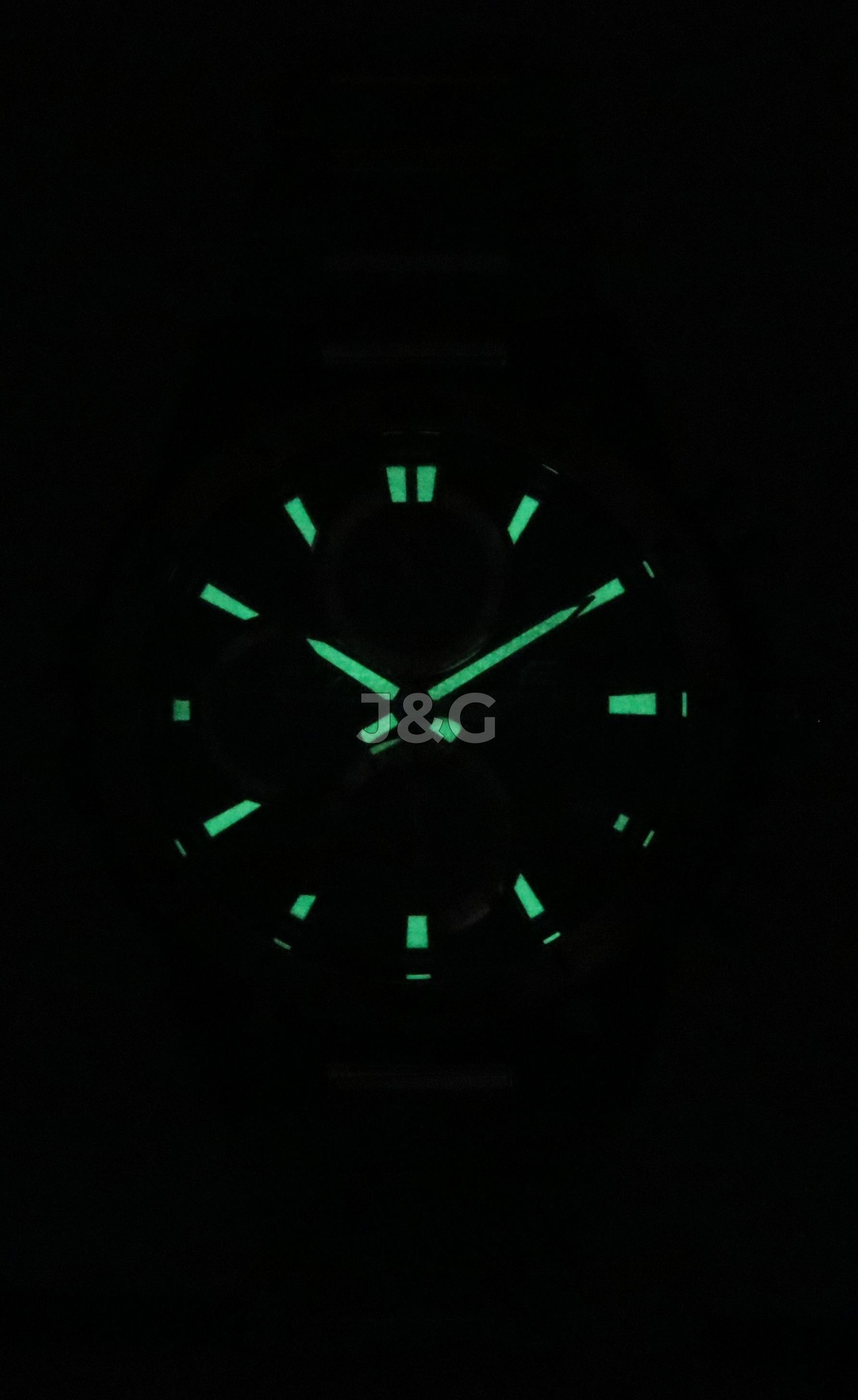 Casio Edifice Sospensione Chronograph function Grey Stainless steel Male EQS-960D-1AV. A brand-new Casio Edifice watch featuring a Grey dial and a Stainless steel strap. Angled view. - view 2