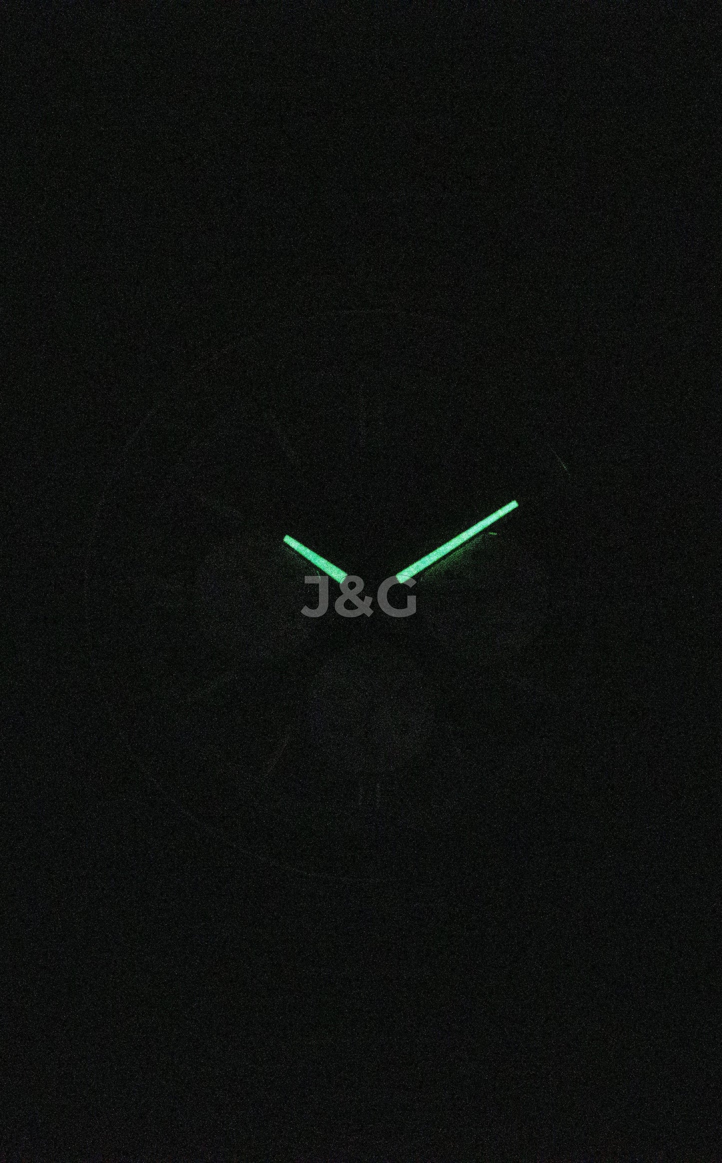 Casio Enticer Quartz movement Green Stainless steel Male MTP-1375D-3. A brand-new Casio Enticer watch featuring a Green dial and a Stainless steel strap. Front view. - view 2