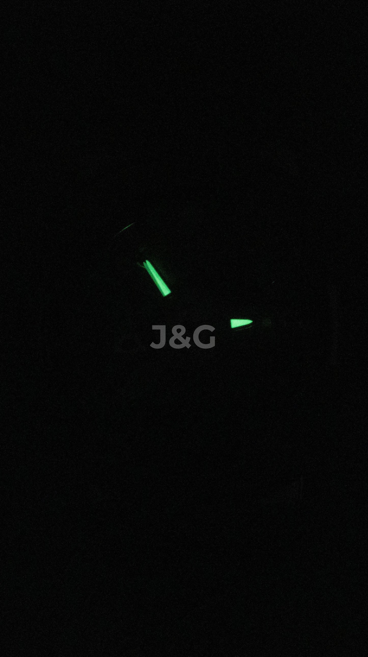 Casio G-Shock Automatic movement Grey Stainless steel Male GM-110D-8A. A brand-new Casio G-Shock watch featuring a Grey dial and a Stainless steel strap. Front view. - view 2