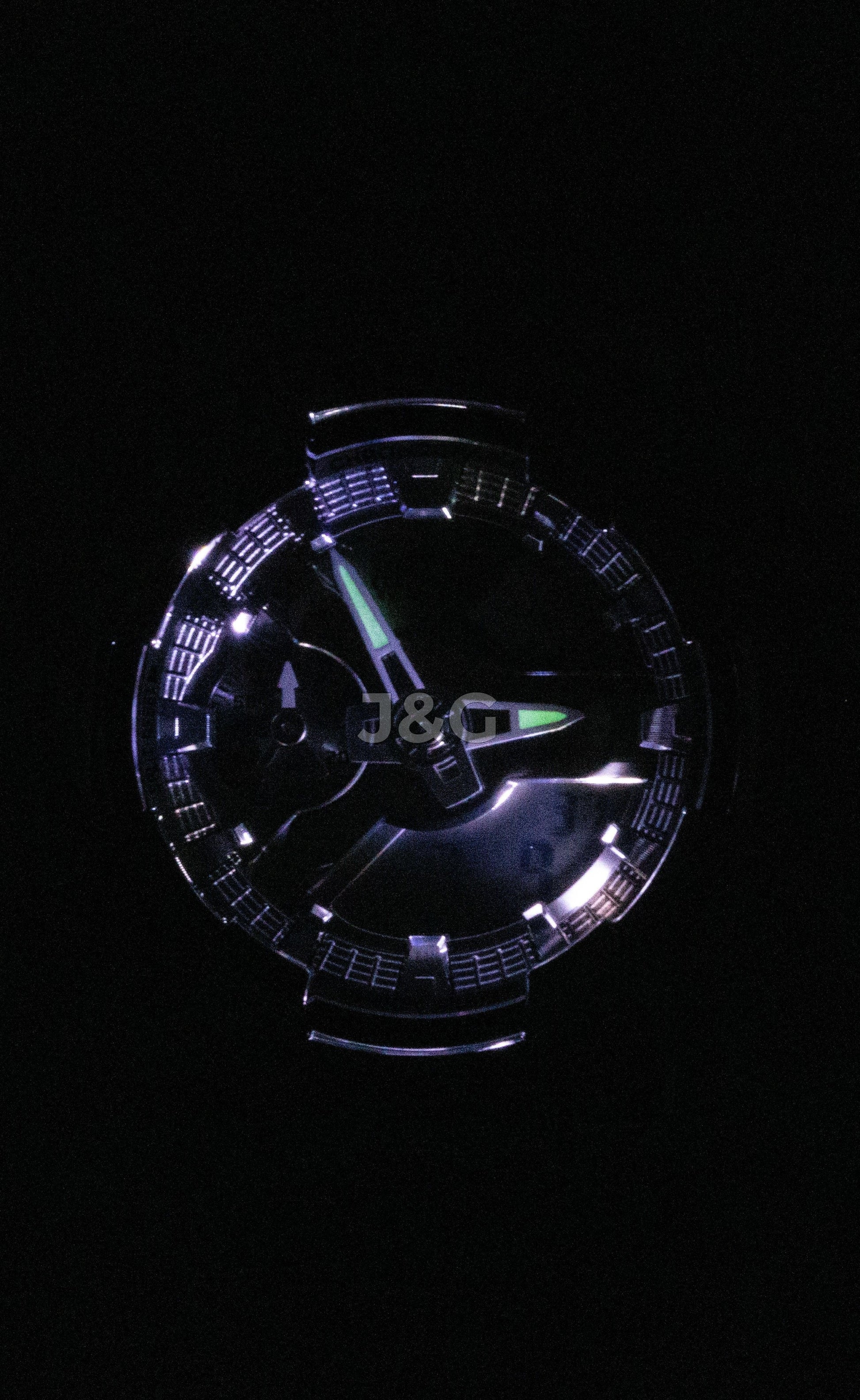 Casio G-Shock Automatic movement Grey Stainless steel Male GM-110D-8A. A brand-new Casio G-Shock watch featuring a Grey dial and a Stainless steel strap. Front view. - view 3