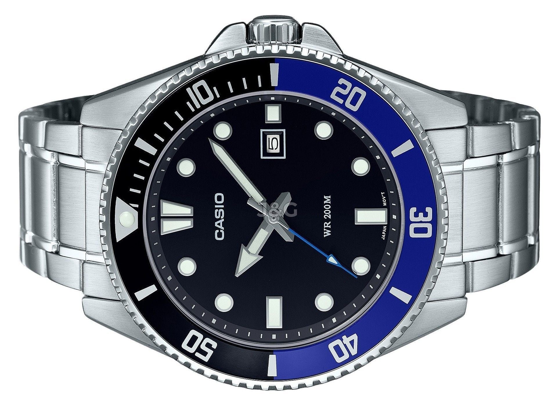 Casio Standard Quartz movement Black Stainless steel Male MDV-107D-1A2. A brand-new Casio Standard watch featuring a Black dial and a Stainless steel strap. Side view. - view 3