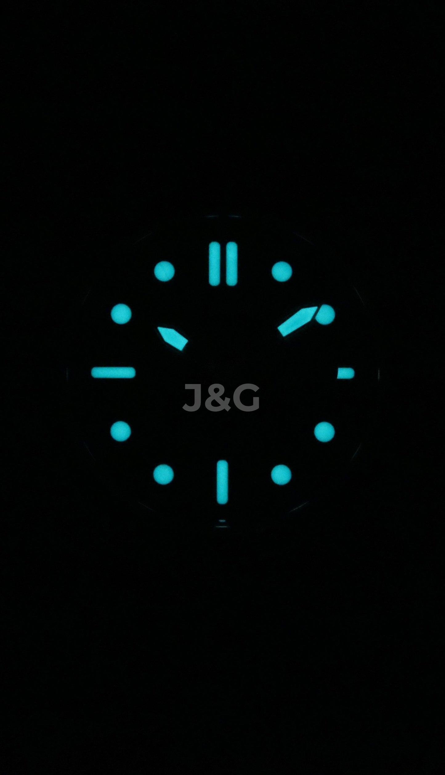 Citizen Eco-Drive Date display Green Stainless steel Male AW1811-82X. A brand-new Citizen Eco-Drive watch featuring a Green dial and a Stainless steel strap. Angled view. - view 2