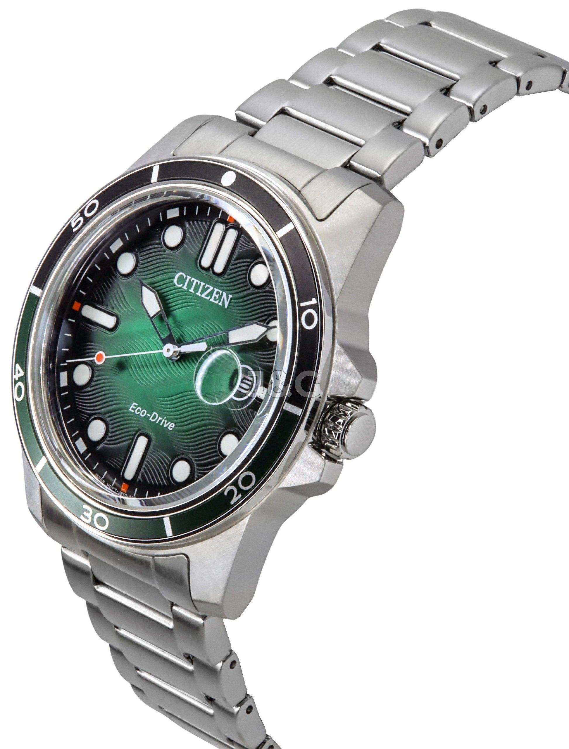 Citizen Eco-Drive Date display Green Stainless steel Male AW1811-82X. A brand-new Citizen Eco-Drive watch featuring a Green dial and a Stainless steel strap. Angled view. - view 3