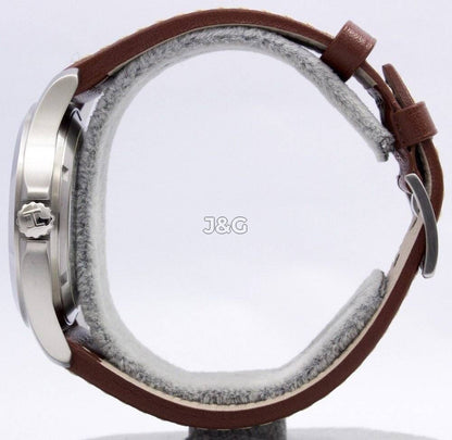 Hamilton Khaki Field Automatic movement Black Leather Male H64455533. A brand-new Hamilton Khaki watch featuring a Black dial and a Leather strap. Angled view. - view 3