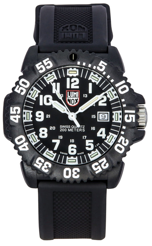 Luminox Original NAVY Seal Rubber Strap Black Dial Swiss. A brand-new Luminox Original Navy Seal watch featuring a Black dial and a Rubber strap. Angled view.