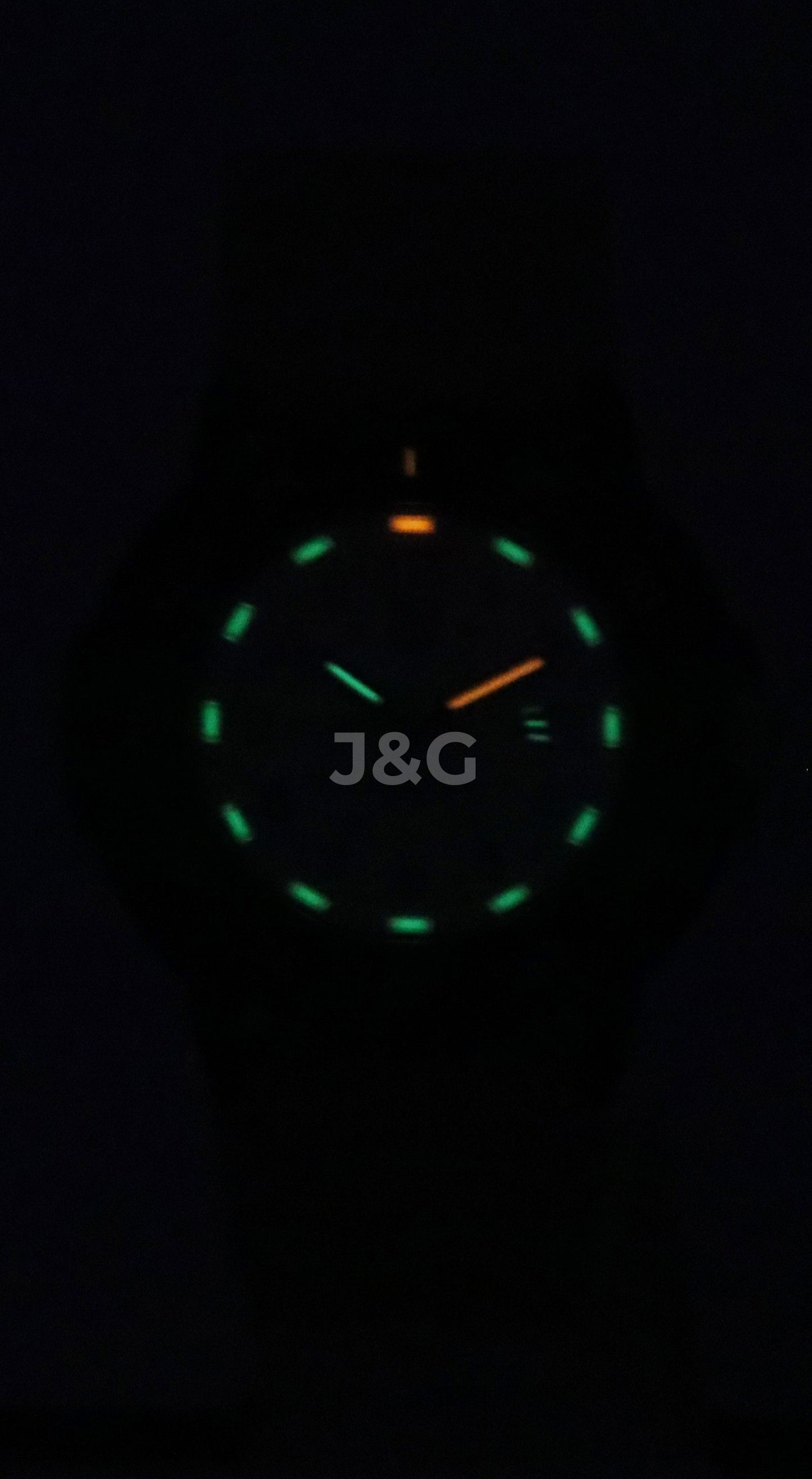 Luminox Original Navy Seal Quartz movement Beige Rubber Male XS.3010.EVO.S. A brand-new Luminox Original Navy Seal watch featuring a Beige dial and a Rubber strap. Angled view. - view 2