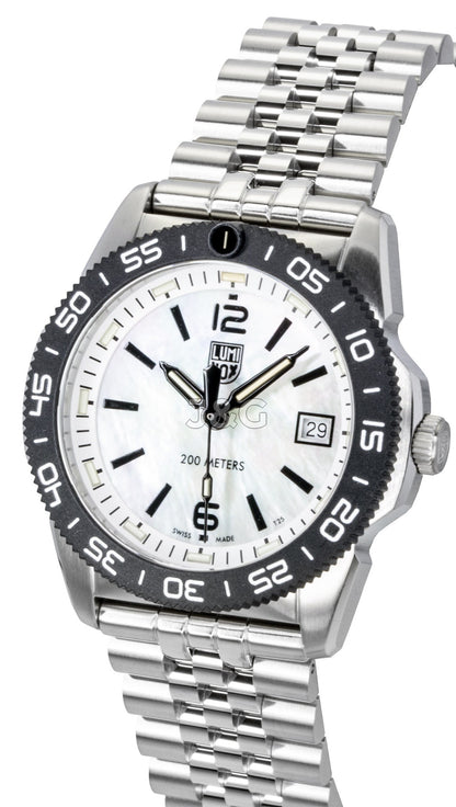 Luminox Quartz movement Mother Of Pearl Stainless steel Male XS.3126M.1. A brand-new Luminox watch featuring a Mother Of Pearl dial and a Stainless steel strap. Front view. - view 3