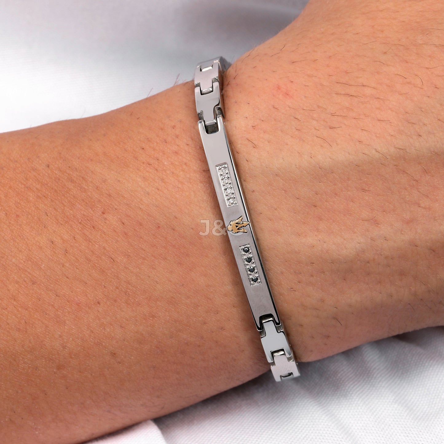 Maserati Jewels Male JM521ATY12-. A brand-new Maserati Jewels watch. Angled view. - view 5