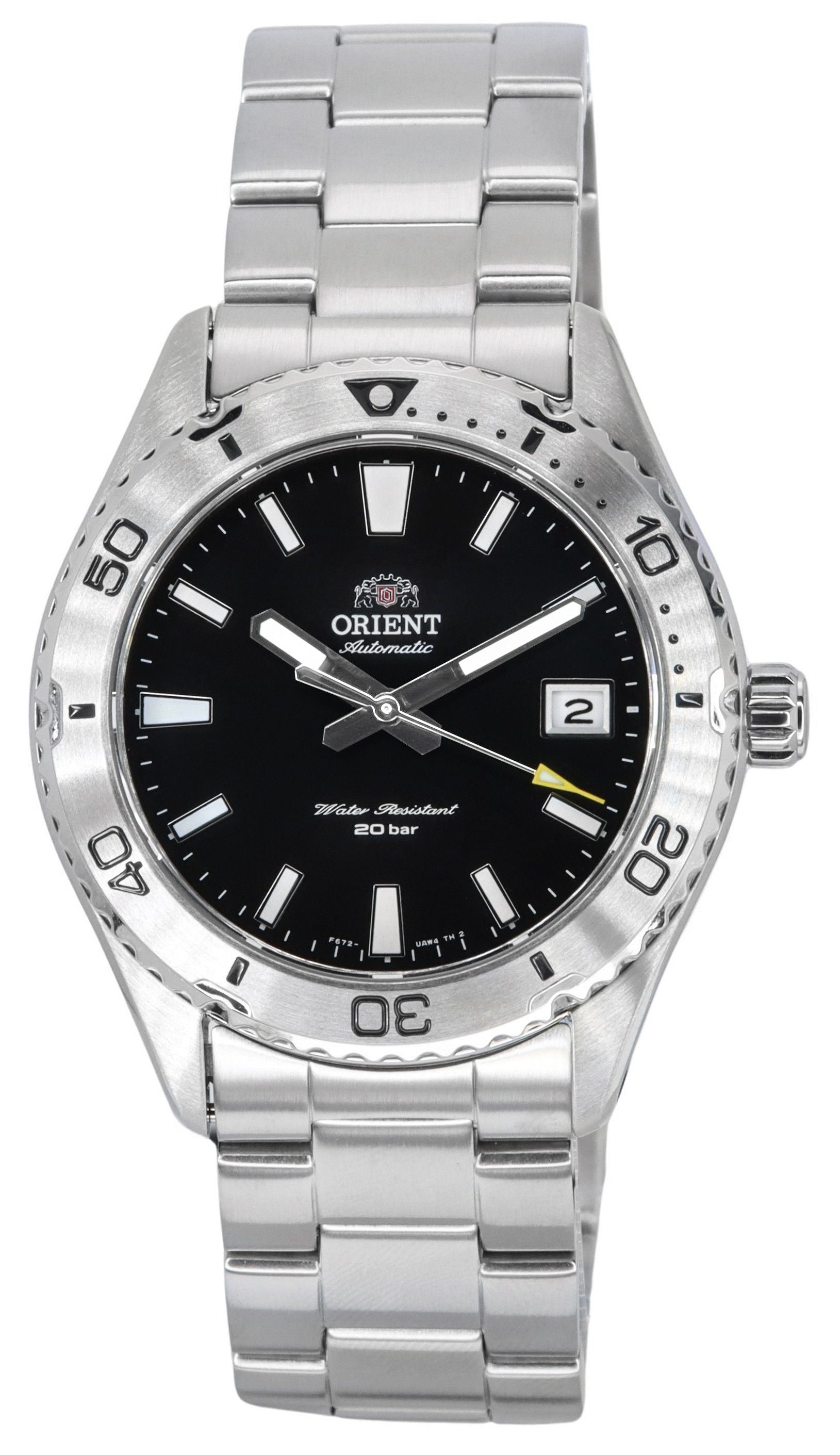 Orient Sports Mako Stainless Steel Black Dial Automatic. A brand-new Orient Mako watch featuring a Black dial and a Stainless steel strap. Angled view.