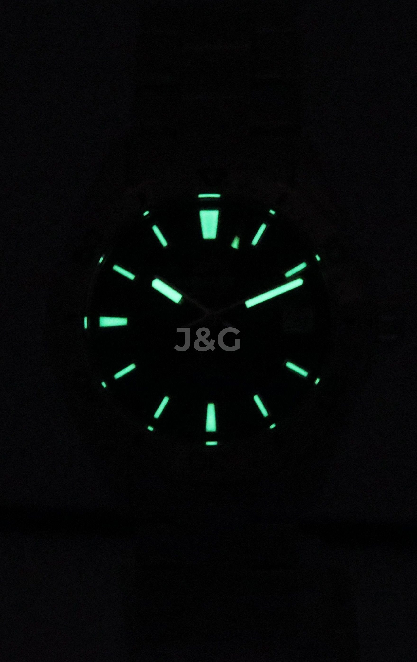 Orient Mako Automatic movement Blue Stainless steel Male RA-AC0Q02L10B. A brand-new Orient Mako watch featuring a Blue dial and a Stainless steel strap. Angled view. - view 2