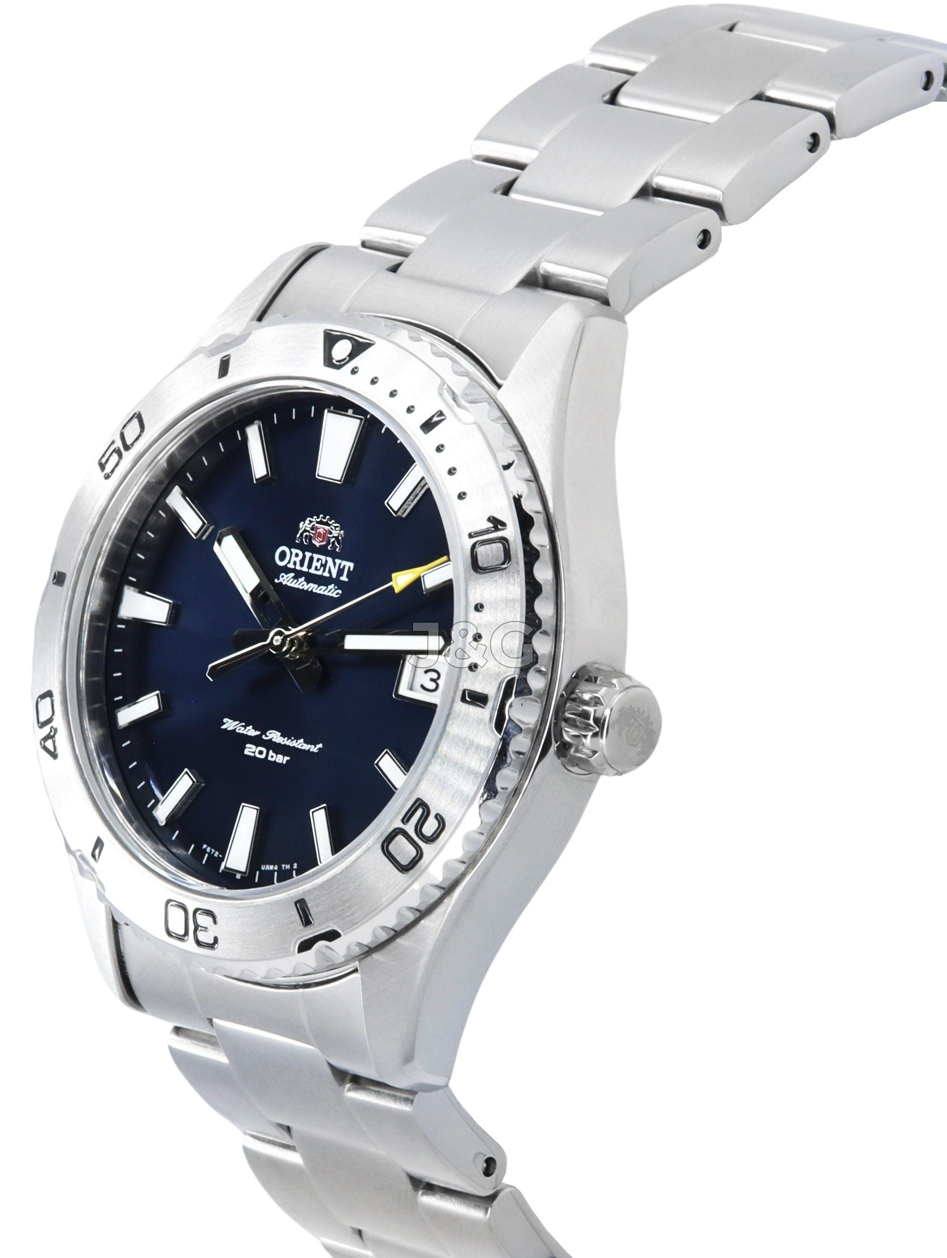 Orient Mako Automatic movement Blue Stainless steel Male RA-AC0Q02L10B. A brand-new Orient Mako watch featuring a Blue dial and a Stainless steel strap. Angled view. - view 3