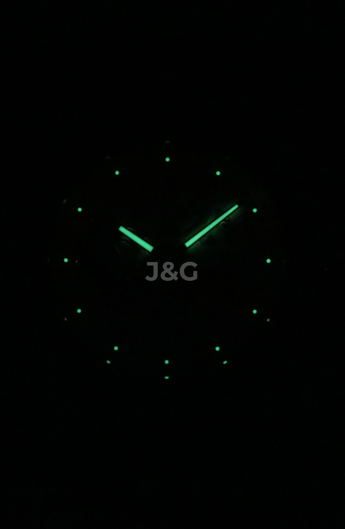 Orient Star Contemporary Automatic movement Ivory Stainless steel Male RE-AV0123G. A brand-new Orient Star watch featuring a Ivory dial and a Stainless steel strap. Front view. - view 2