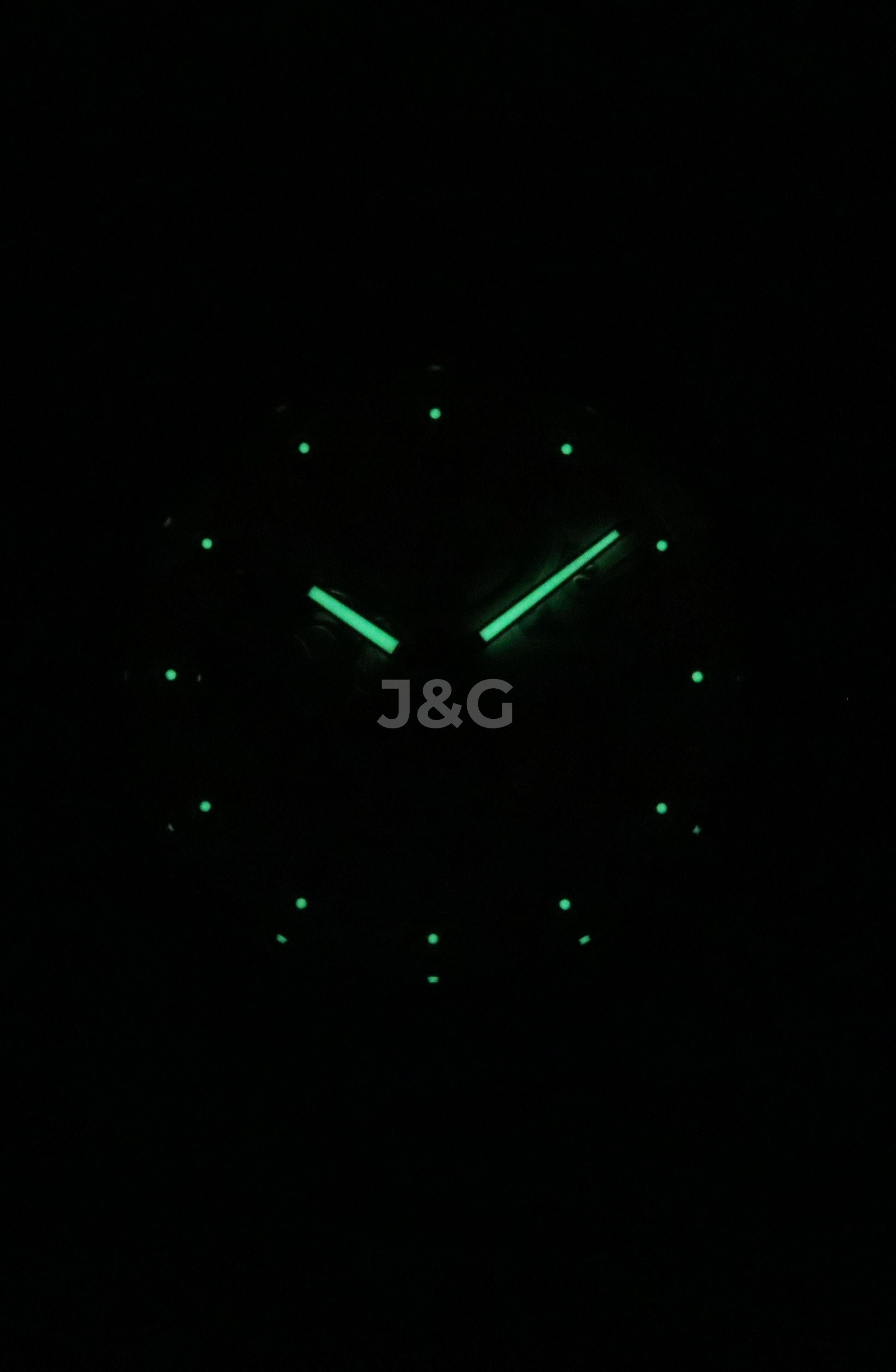 Orient Star Contemporary Automatic movement Ivory Stainless steel Male RE-AV0123G. A brand-new Orient Star watch featuring a Ivory dial and a Stainless steel strap. Front view. - view 2