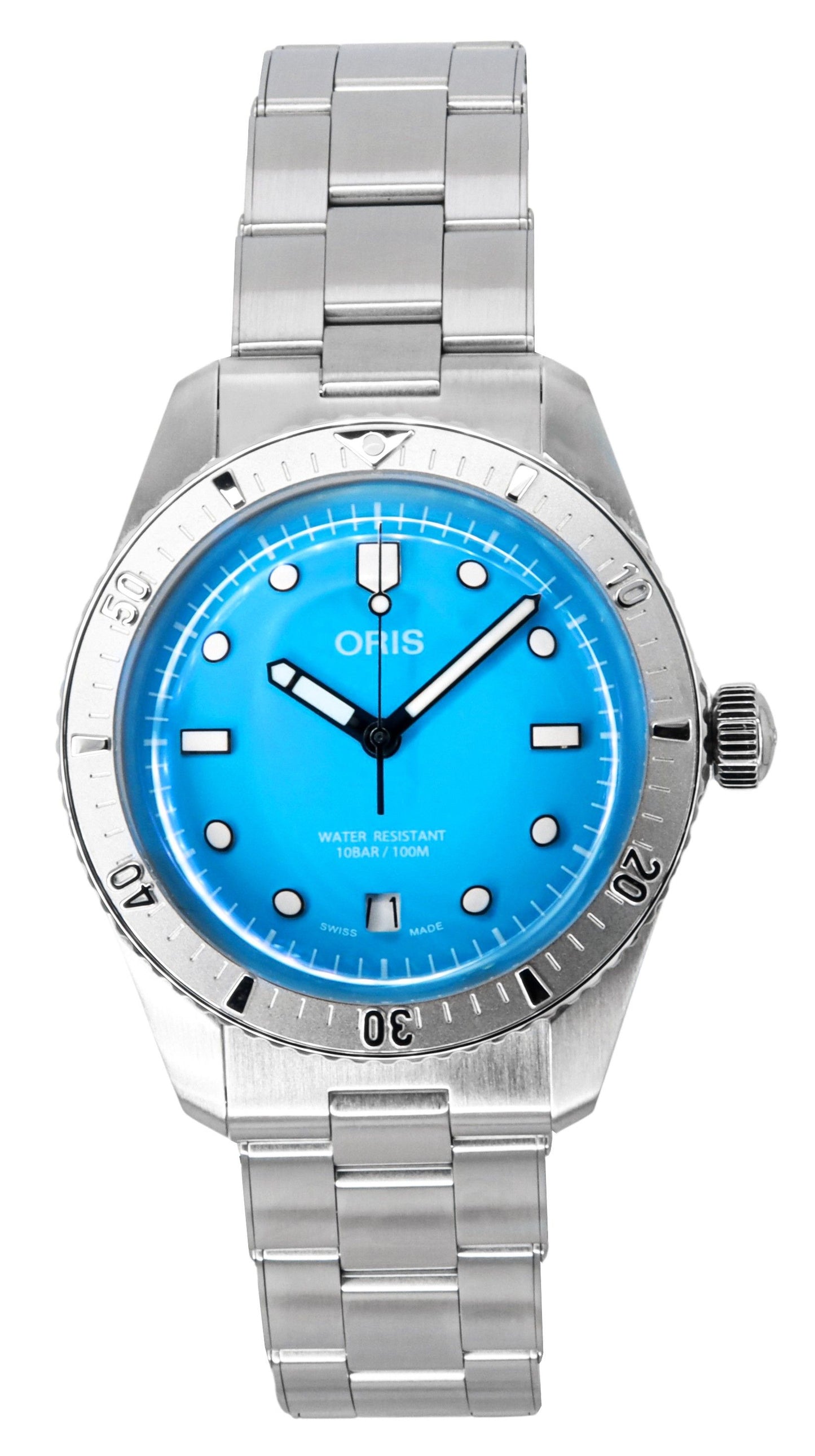 Oris Divers Sixty-Five Cotton Candy Stainless Steel Blue. A brand-new Oris Divers Sixty-Five watch featuring a Blue dial and a Stainless steel strap. Angled view.