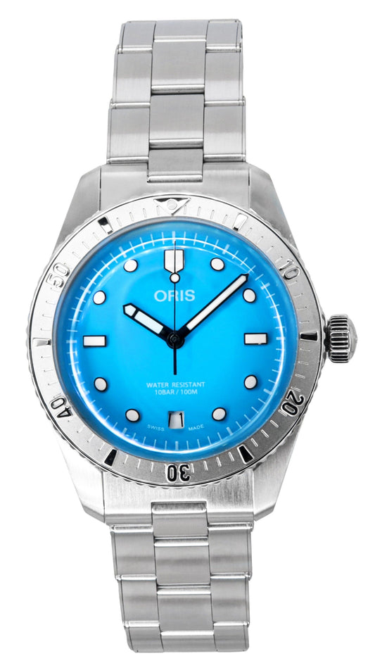 Oris Divers Sixty-Five Cotton Candy Stainless Steel Blue. A brand-new Oris Divers Sixty-Five watch featuring a Blue dial and a Stainless steel strap. Angled view.