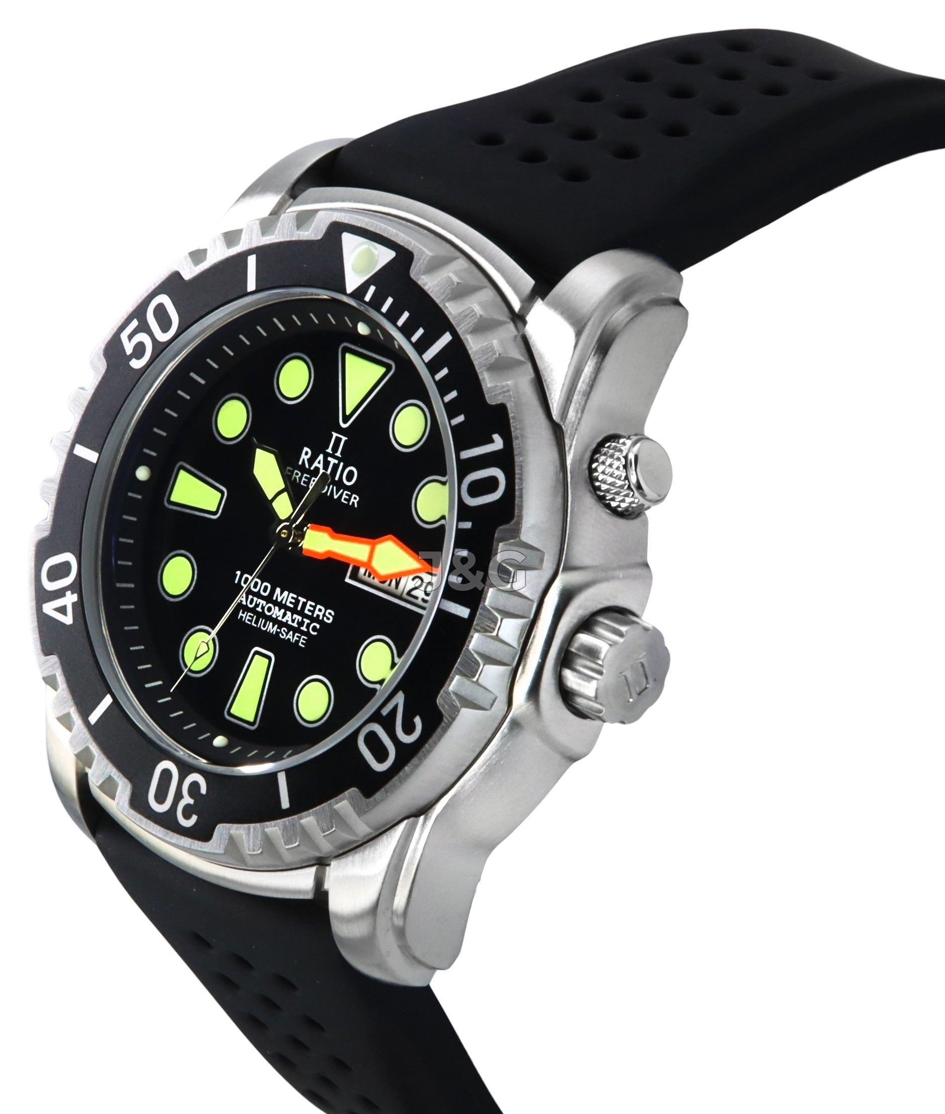 RATIO FreeDiver Automatic movement Black Male 1068HA90-34VA-BLK-V02. A brand-new RATIO FreeDiver watch featuring a Black dial. Angled view. - view 3