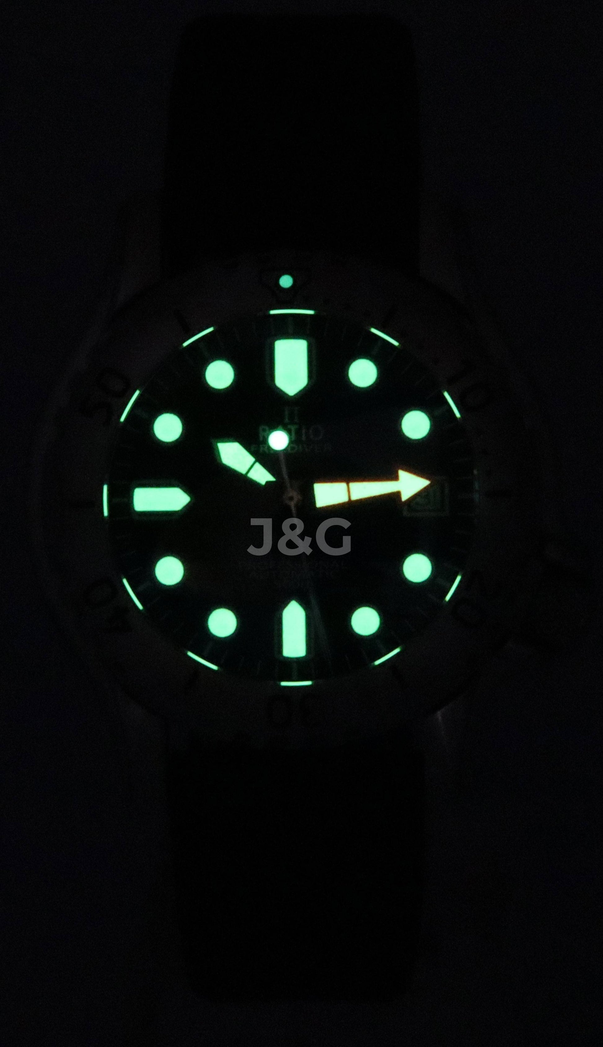 RATIO FreeDiver Automatic movement Black Male RTF015. A brand-new RATIO FreeDiver watch featuring a Black dial. Angled view. - view 2