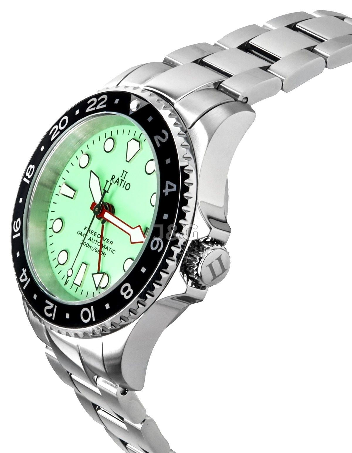RATIO FreeDiver Automatic movement Green Stainless steel Male RTF059. A brand-new RATIO FreeDiver watch featuring a Green dial and a Stainless steel strap. Angled view. - view 4