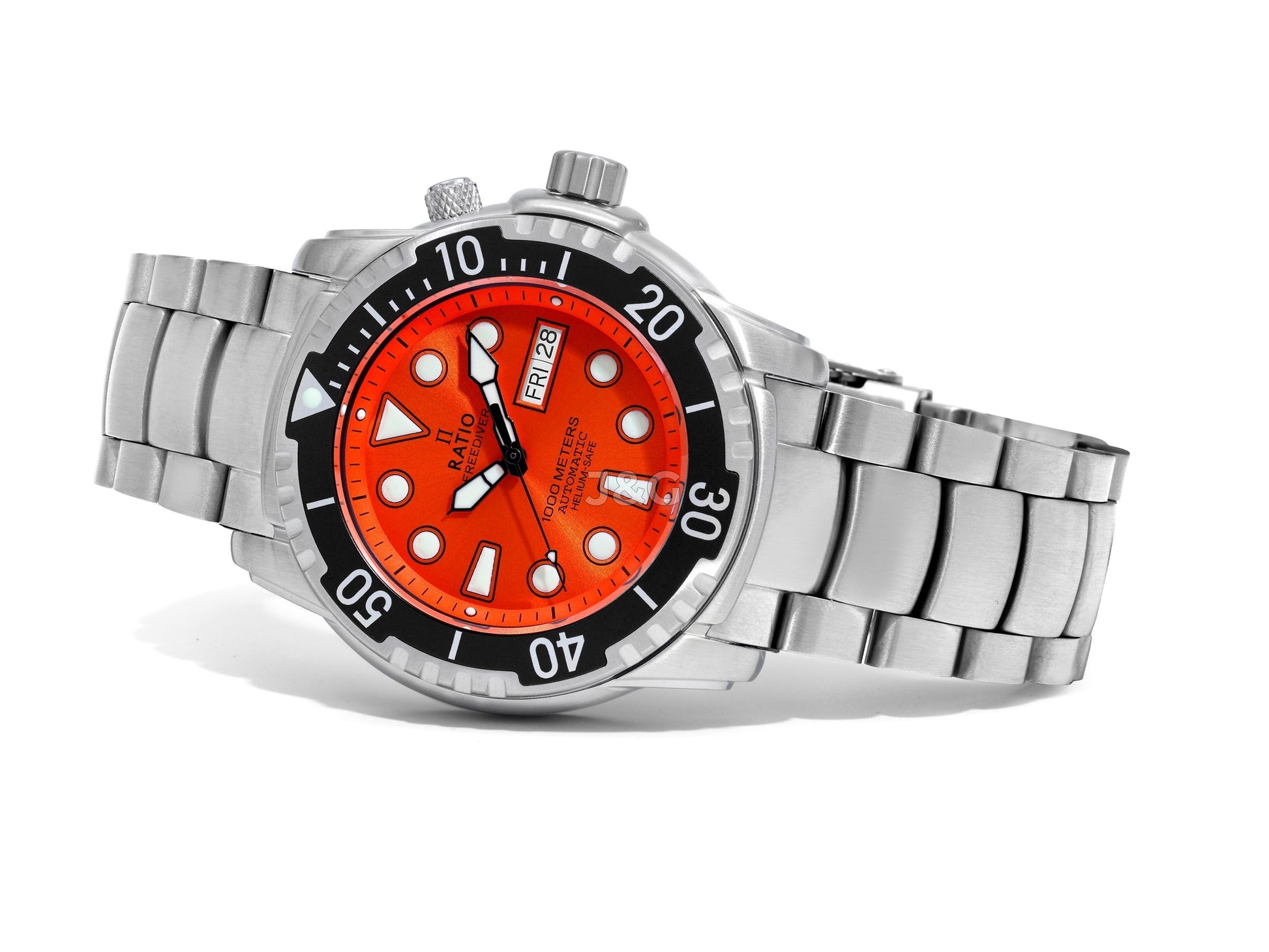 RATIO FreeDiver Automatic movement White Stainless steel Male 1068HA96-34VA-ORG. A brand-new RATIO FreeDiver watch featuring a White dial and a Stainless steel strap. Angled view. - view 4