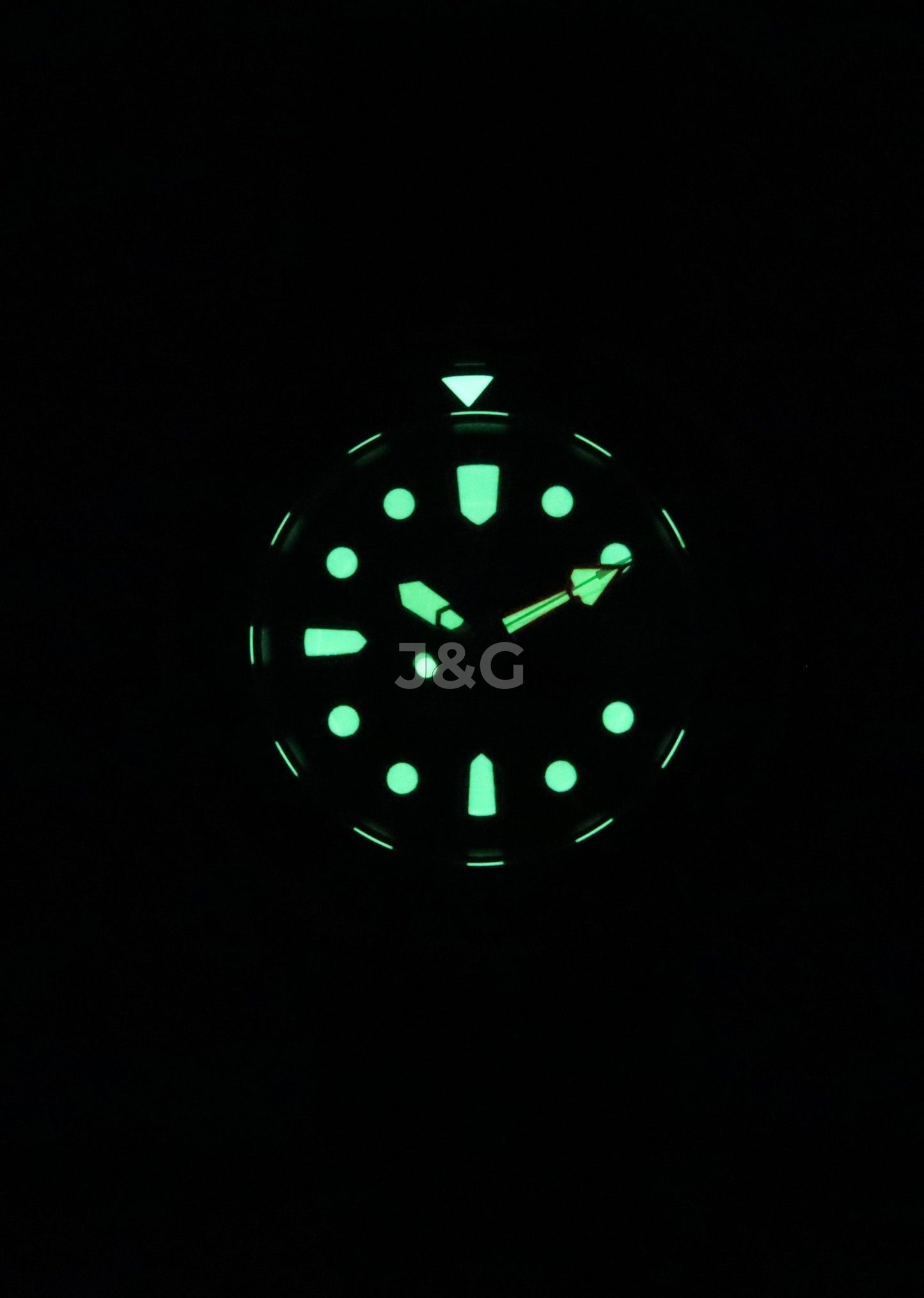 RATIO FreeDiver Quartz movement Black Male 1038EF102V-BLK-V02. A brand-new RATIO FreeDiver watch featuring a Black dial. Angled view. - view 2